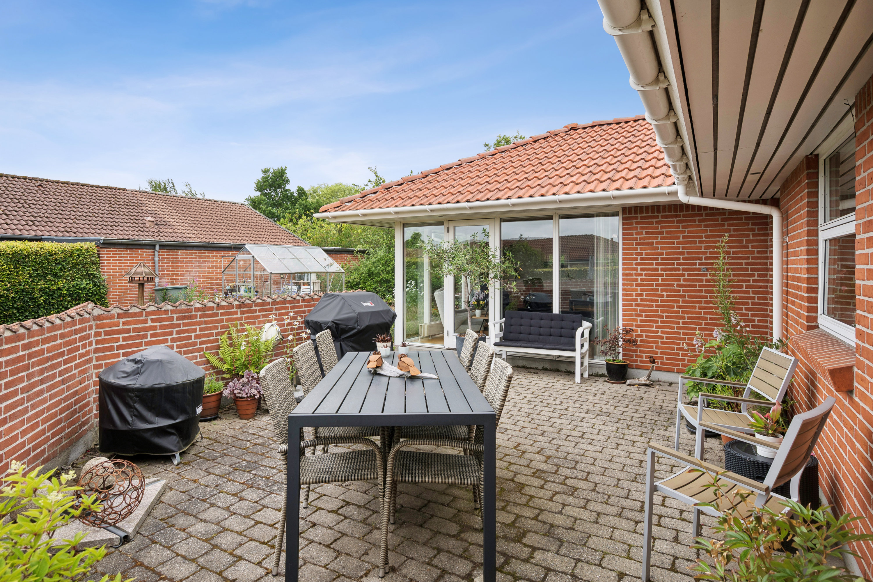 Fremhævet terrasse billede i fuldskærmstilstand. Billede af Bogfinkevej 4, 8382 Hinnerup