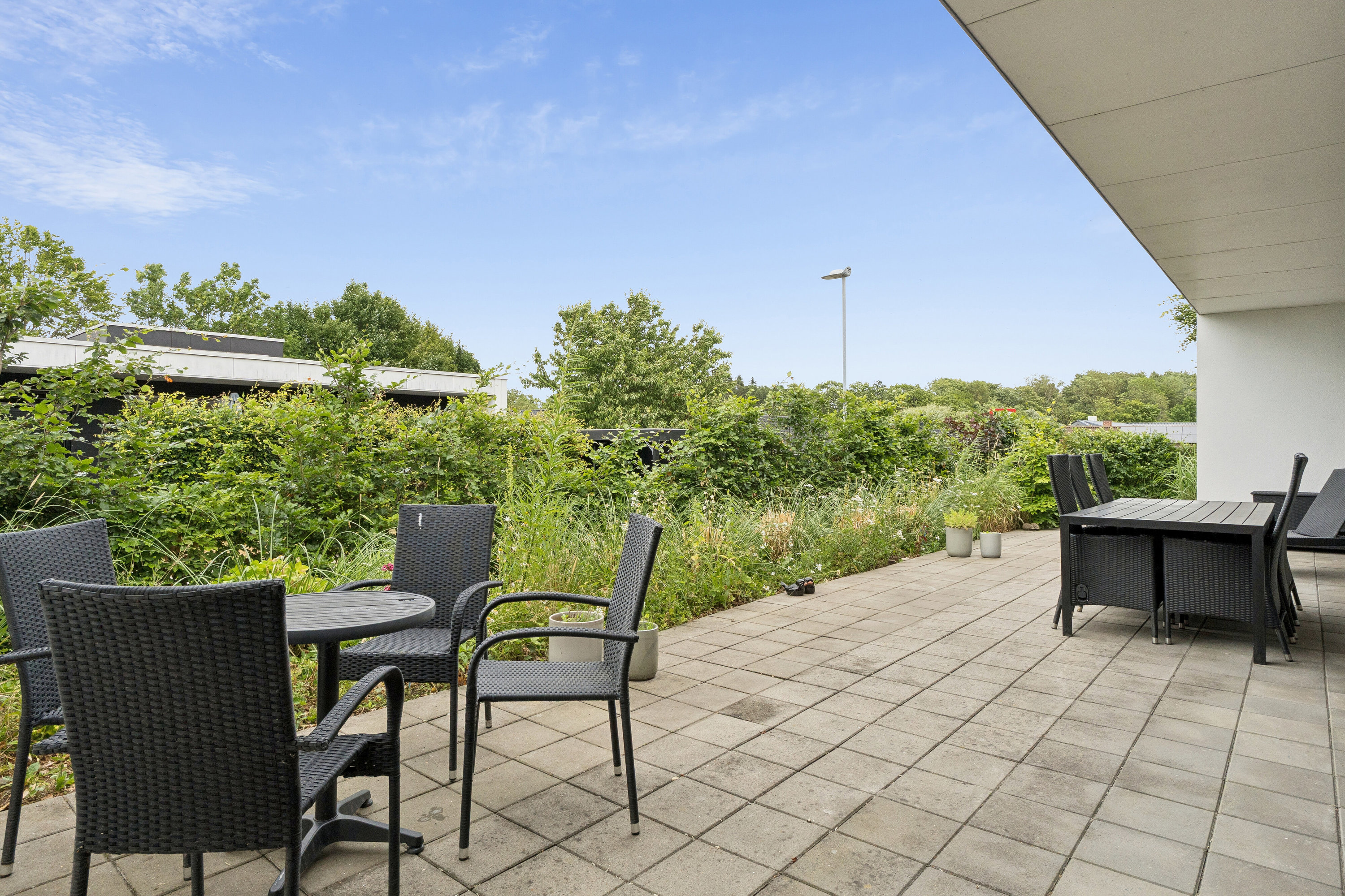 Fremhævet terrasse billede i fuldskærmstilstand. Billede af Engelundsvej 10, 8260 Viby J