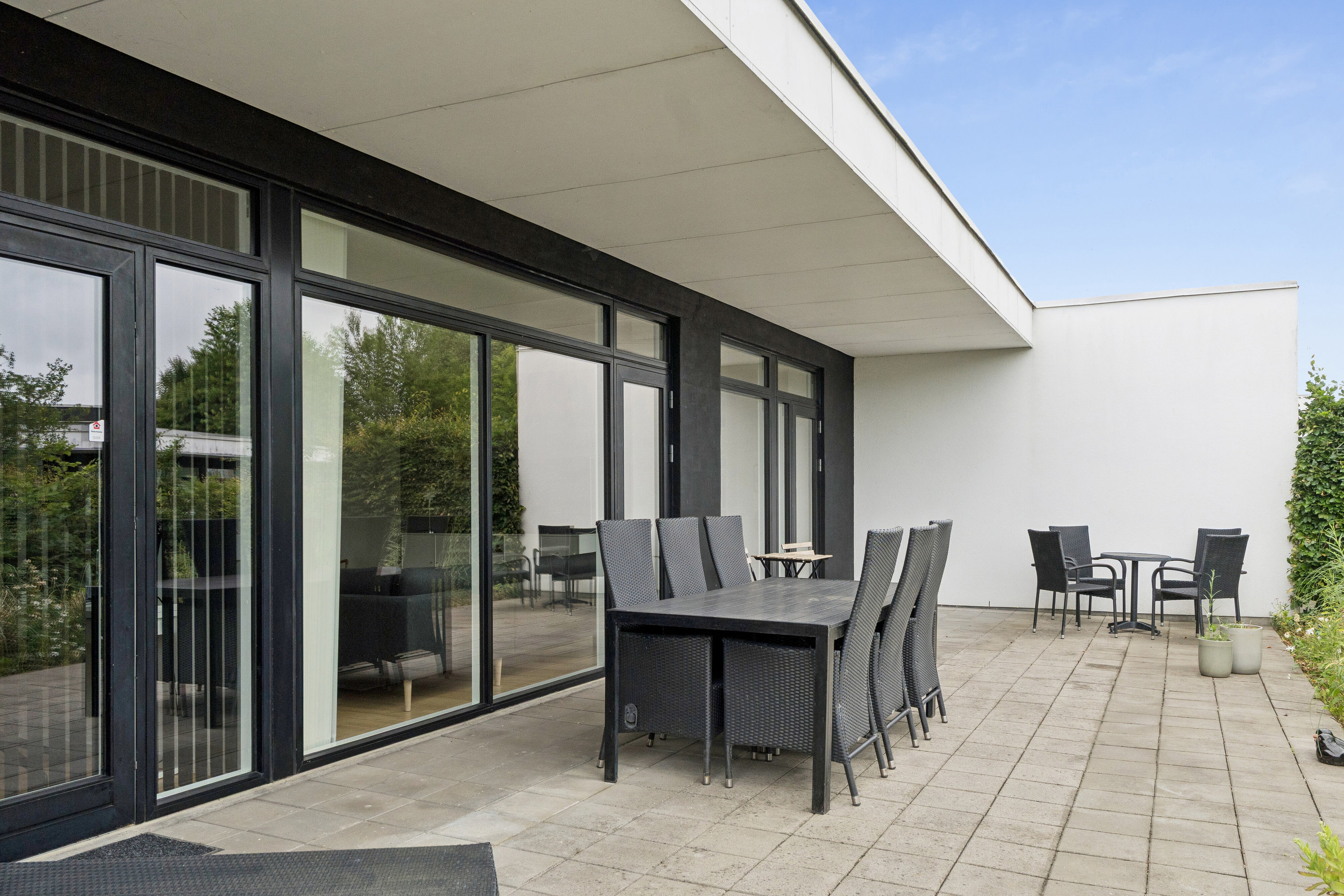 Fremhævet terrasse billede i fuldskærmstilstand. Billede af Engelundsvej 10, 8260 Viby J