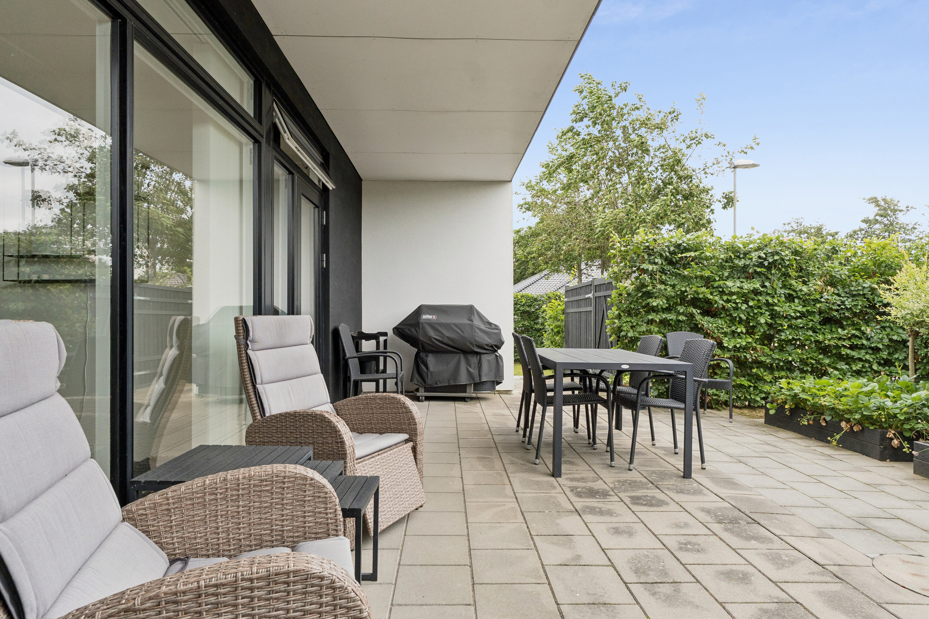 Fremhævet terrasse billede i fuldskærmstilstand. Billede af Engelundsvej 10, 8260 Viby J