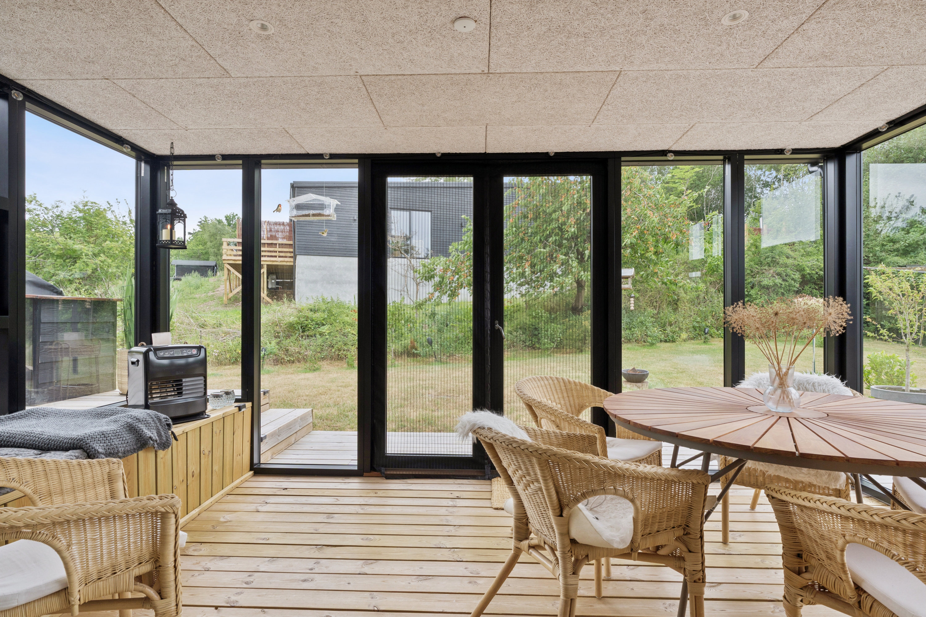 Fremhævet terrasse billede i fuldskærmstilstand. Billede af Dråbydalen 24, Dråby, 8400 Ebeltoft
