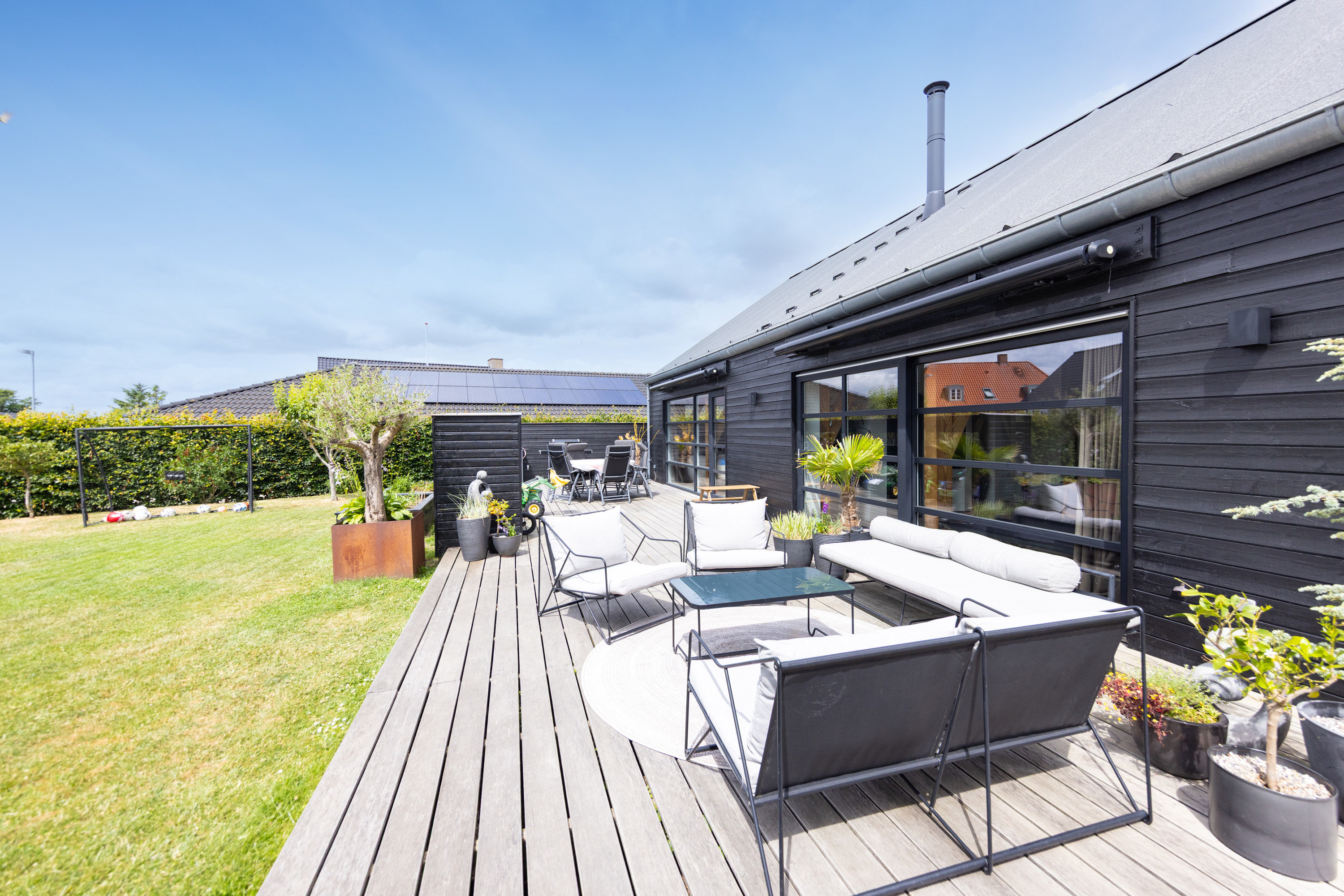 Fremhævet terrasse billede i fuldskærmstilstand. Billede af Damgårdstoften 64, 8320 Mårslet
