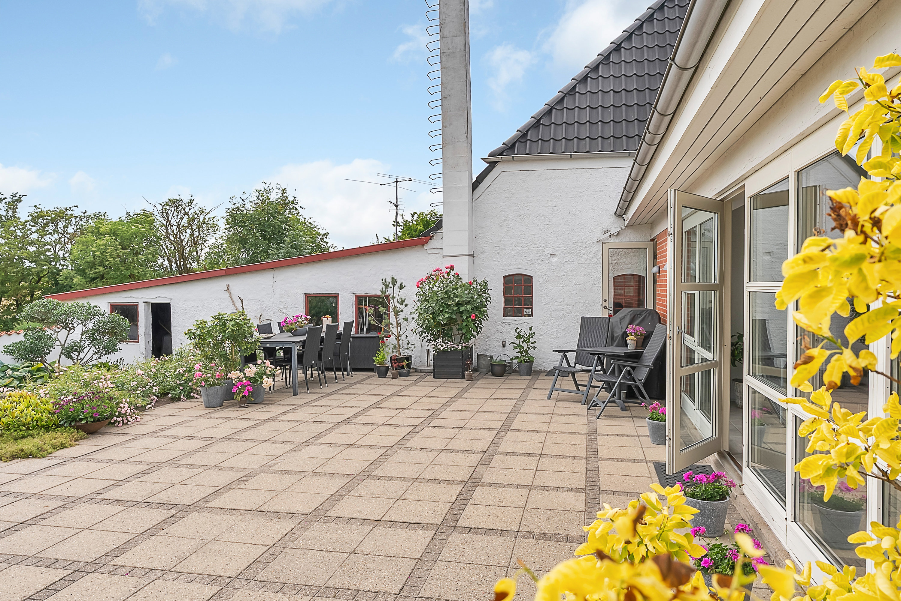 Fremhævet terrasse billede i fuldskærmstilstand. Billede af Vestergade 39, V Hæsinge, 5672 Broby