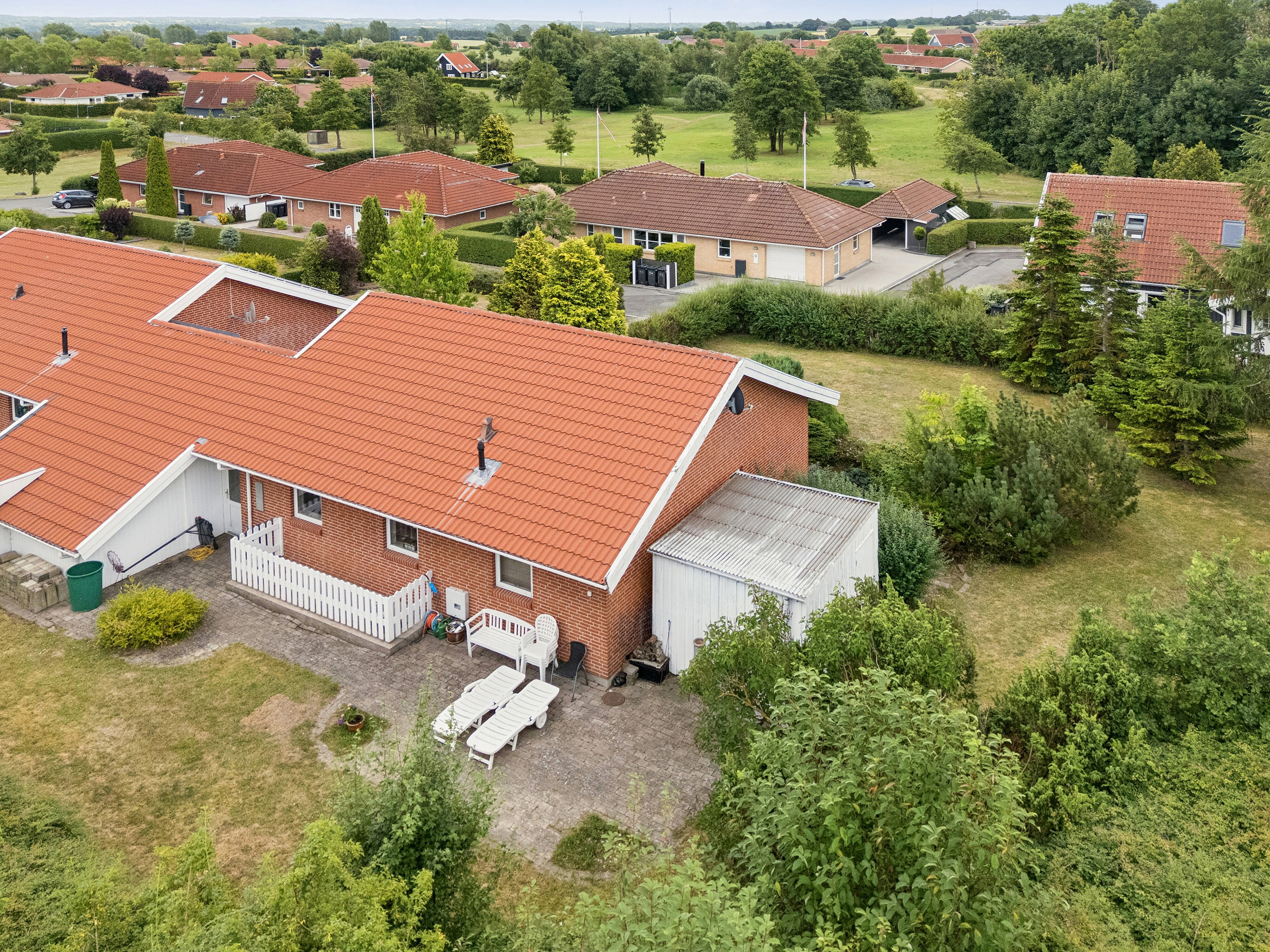 Fremhævet set fra haven billede i fuldskærmstilstand. Billede af Ellegårdsvej 17, Fensmark, 4684 Holmegaard