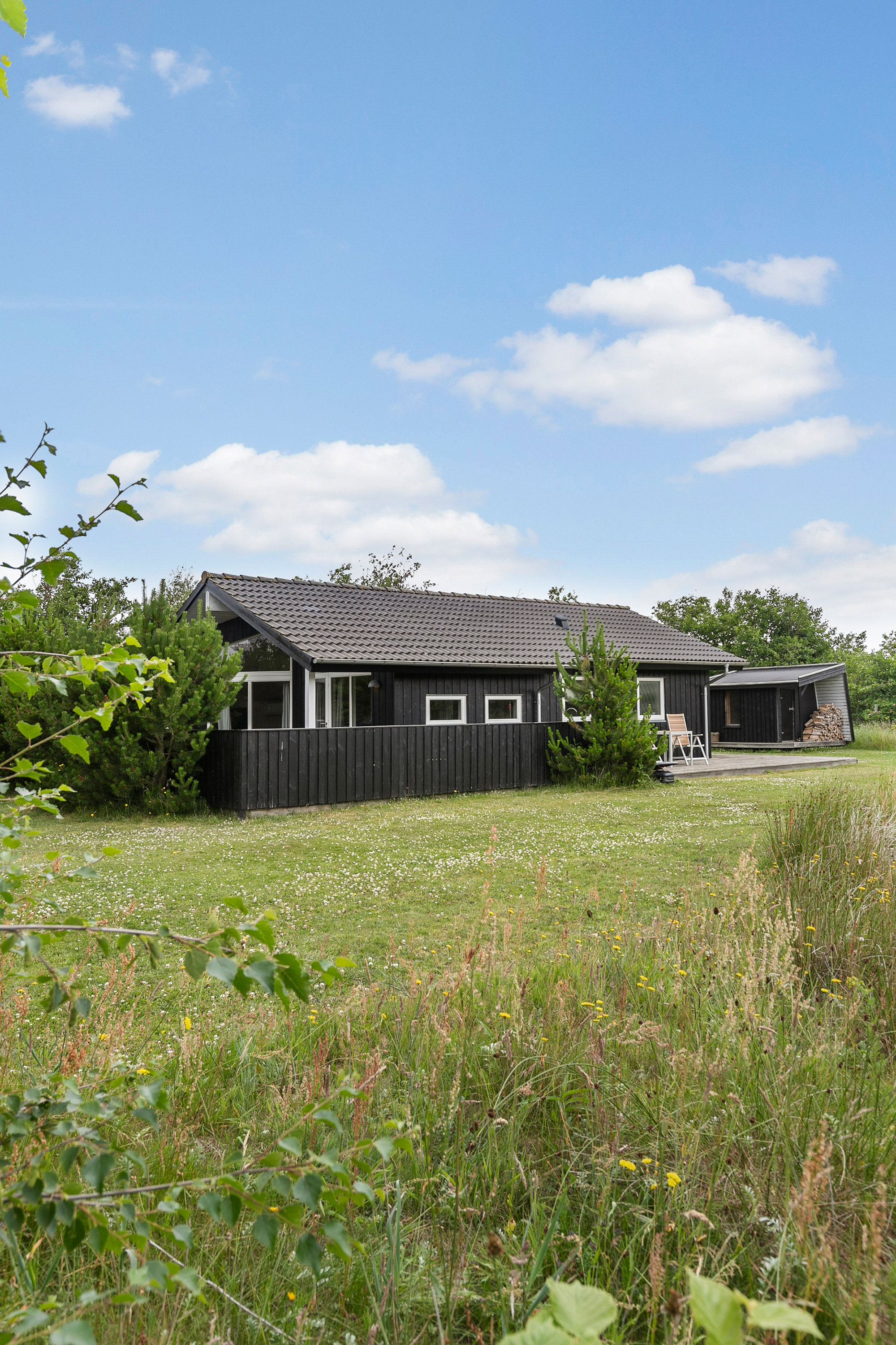 Fremhævet facade billede i fuldskærmstilstand. Billede af Kronvildtvej 39, Krogen, 9460 Brovst