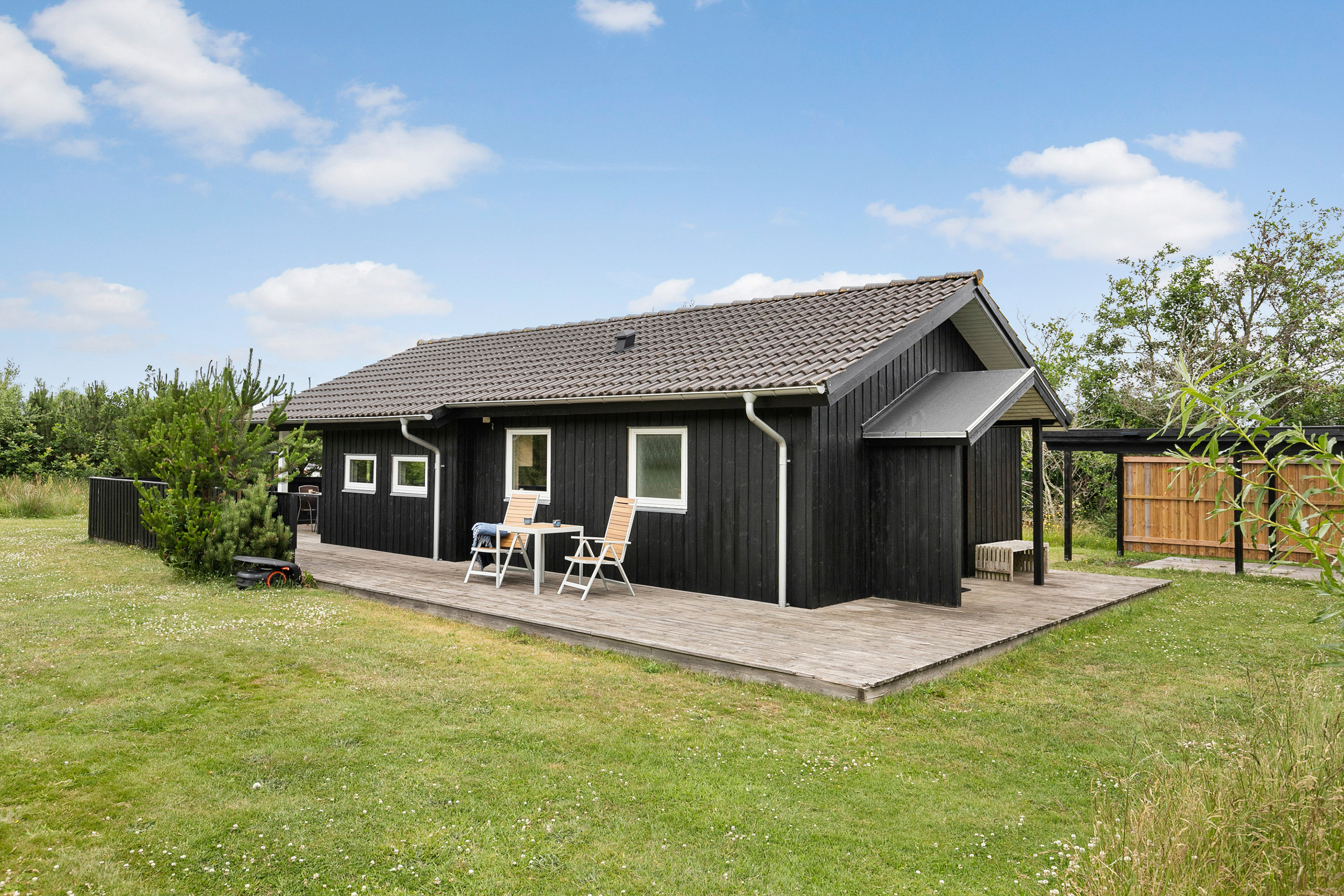 Fremhævet facade billede i fuldskærmstilstand. Billede af Kronvildtvej 39, Krogen, 9460 Brovst