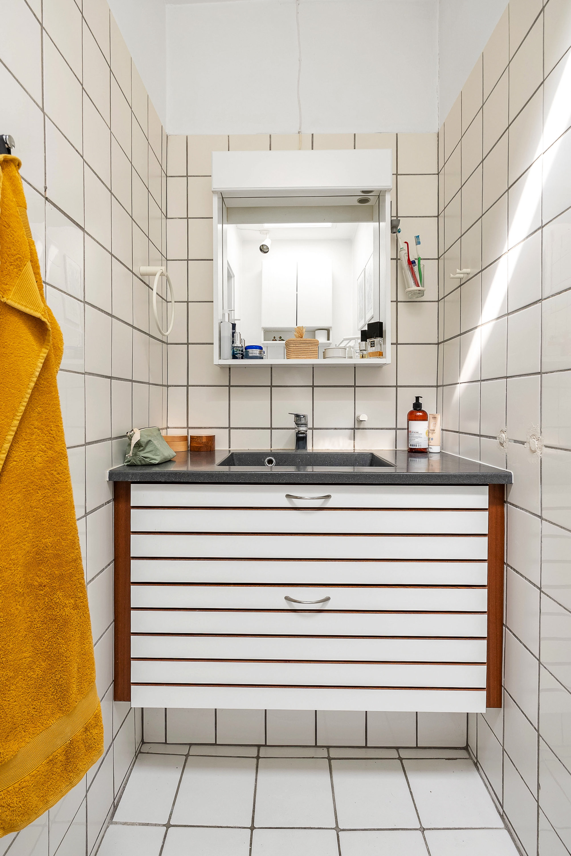 Fremhævet toilet billede i fuldskærmstilstand. Billede af Lupinvej 33, Tarup, 5210 Odense NV
