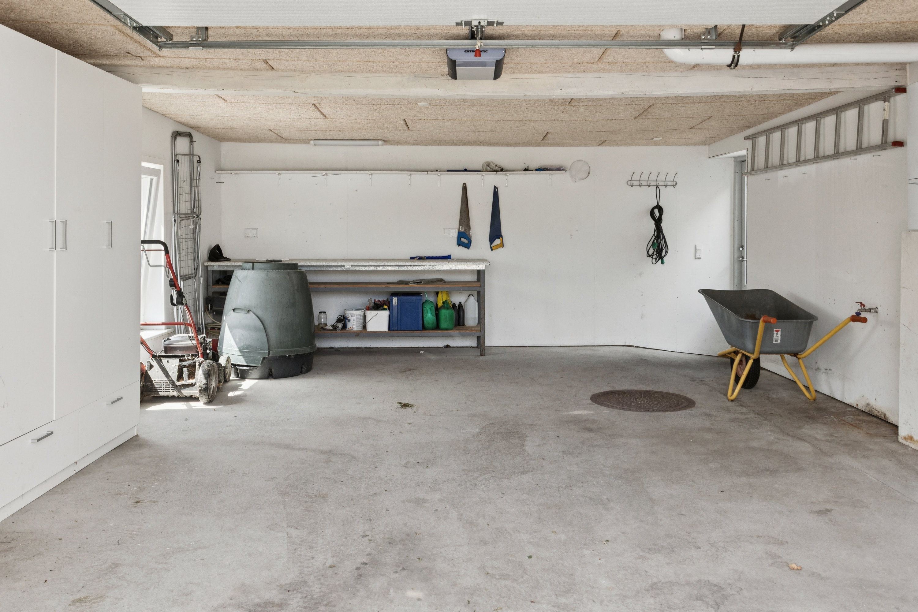 Fremhævet garage billede i fuldskærmstilstand. Billede af Ramsdahlsvej 11, Dommerby, 7800 Skive