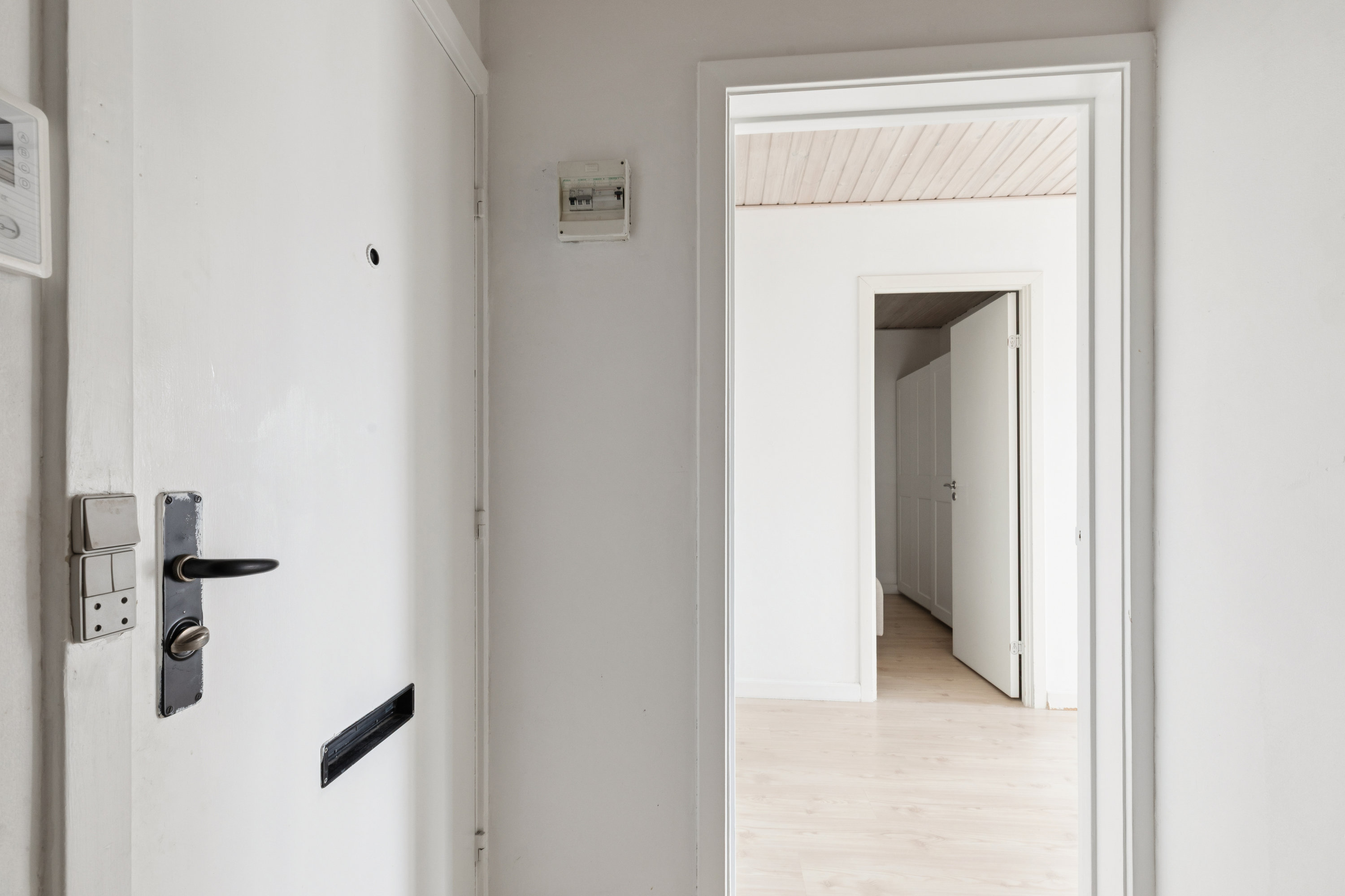 Fremhævet gang billede i fuldskærmstilstand. Billede af Rønnevangshusene 39, st. mf., 2630 Taastrup
