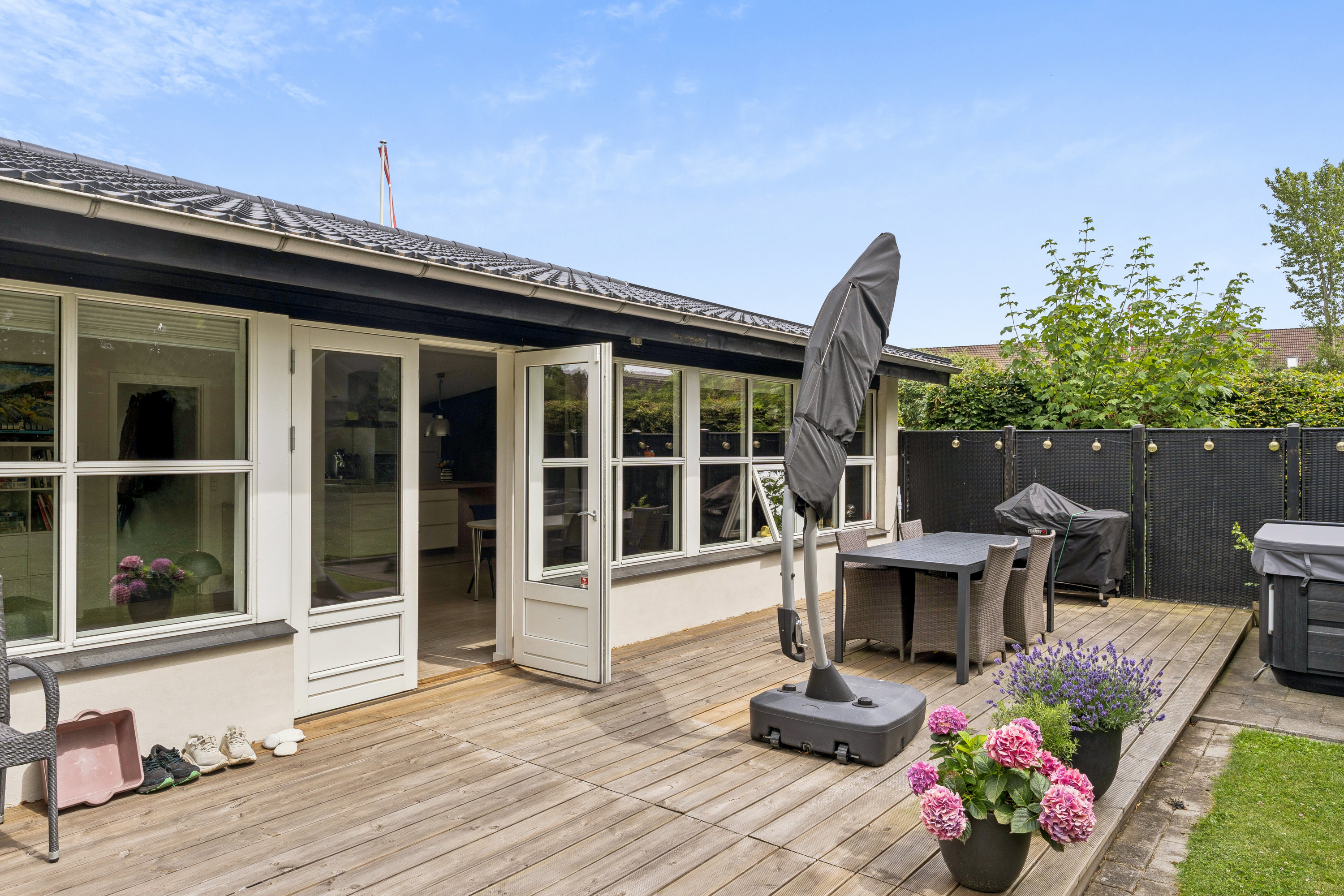 Fremhævet terrasse billede i fuldskærmstilstand. Billede af Bygaden 10B, Kirke Værløse, 3500 Værløse