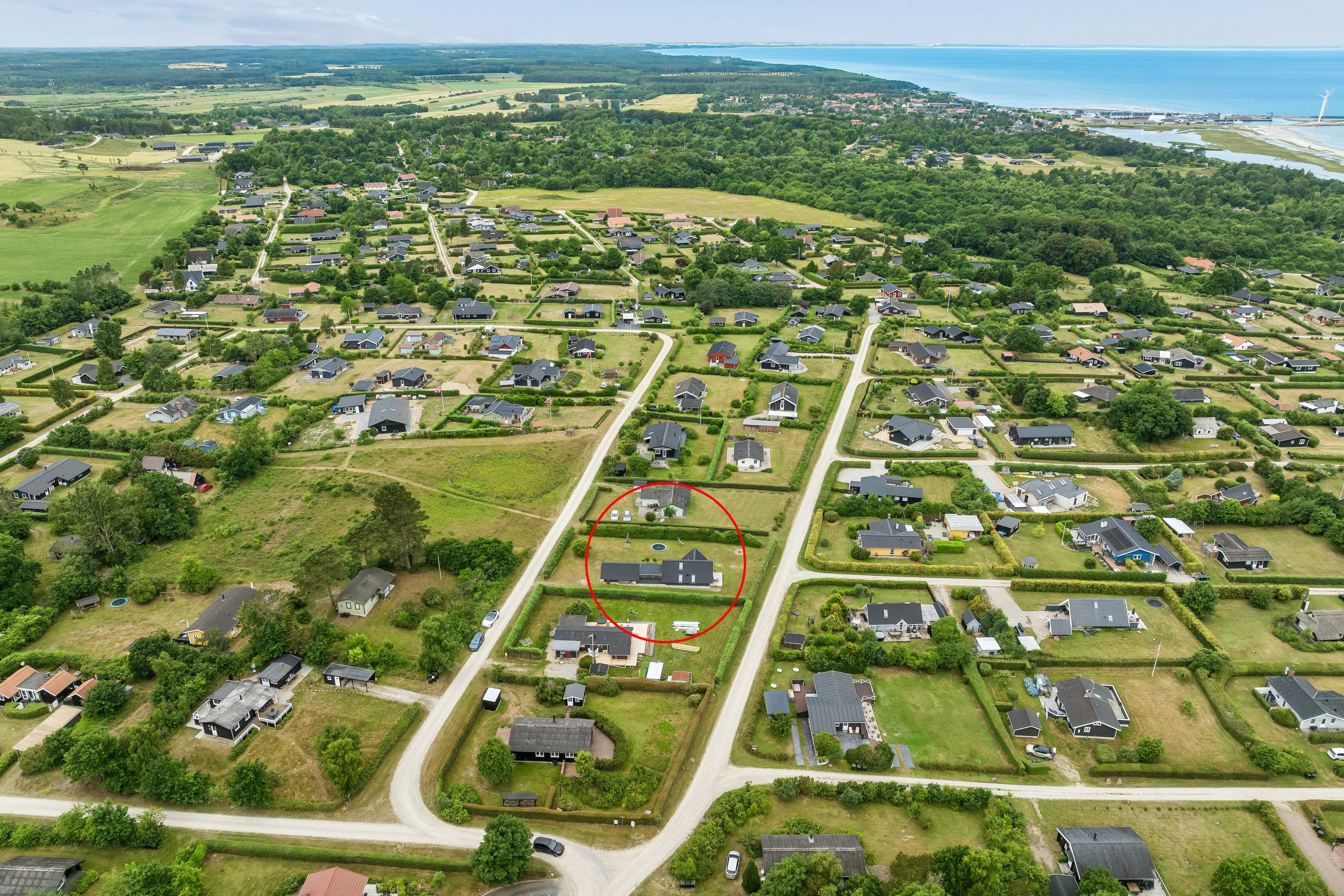 Fremhævet luftfoto billede i fuldskærmstilstand. Billede af Glænøvej 6, Bønnerup Strand, 8585 Glesborg
