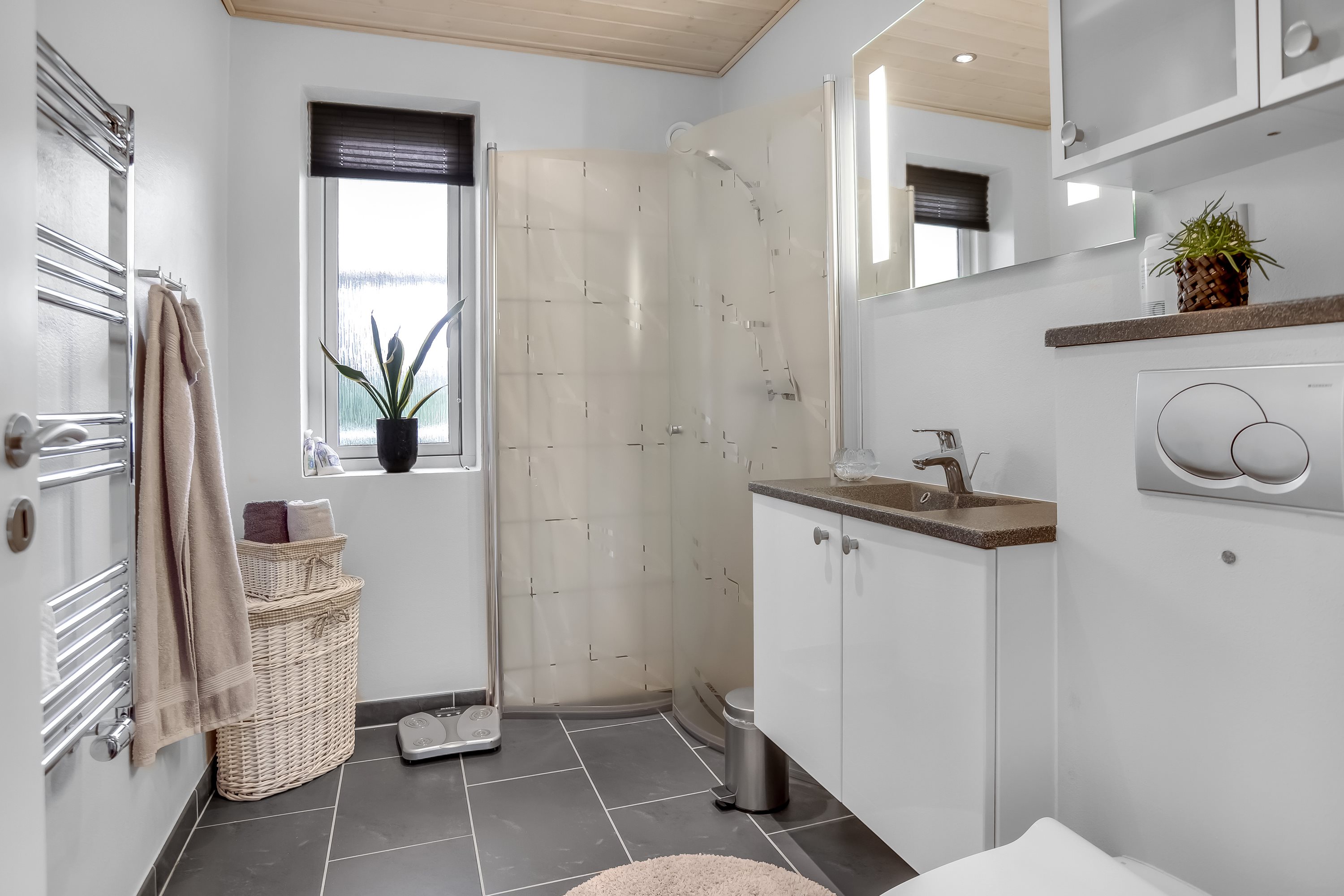 Fremhævet badeværelse billede i fuldskærmstilstand. Billede af H.C.Andersens Vej 9, 8600 Silkeborg