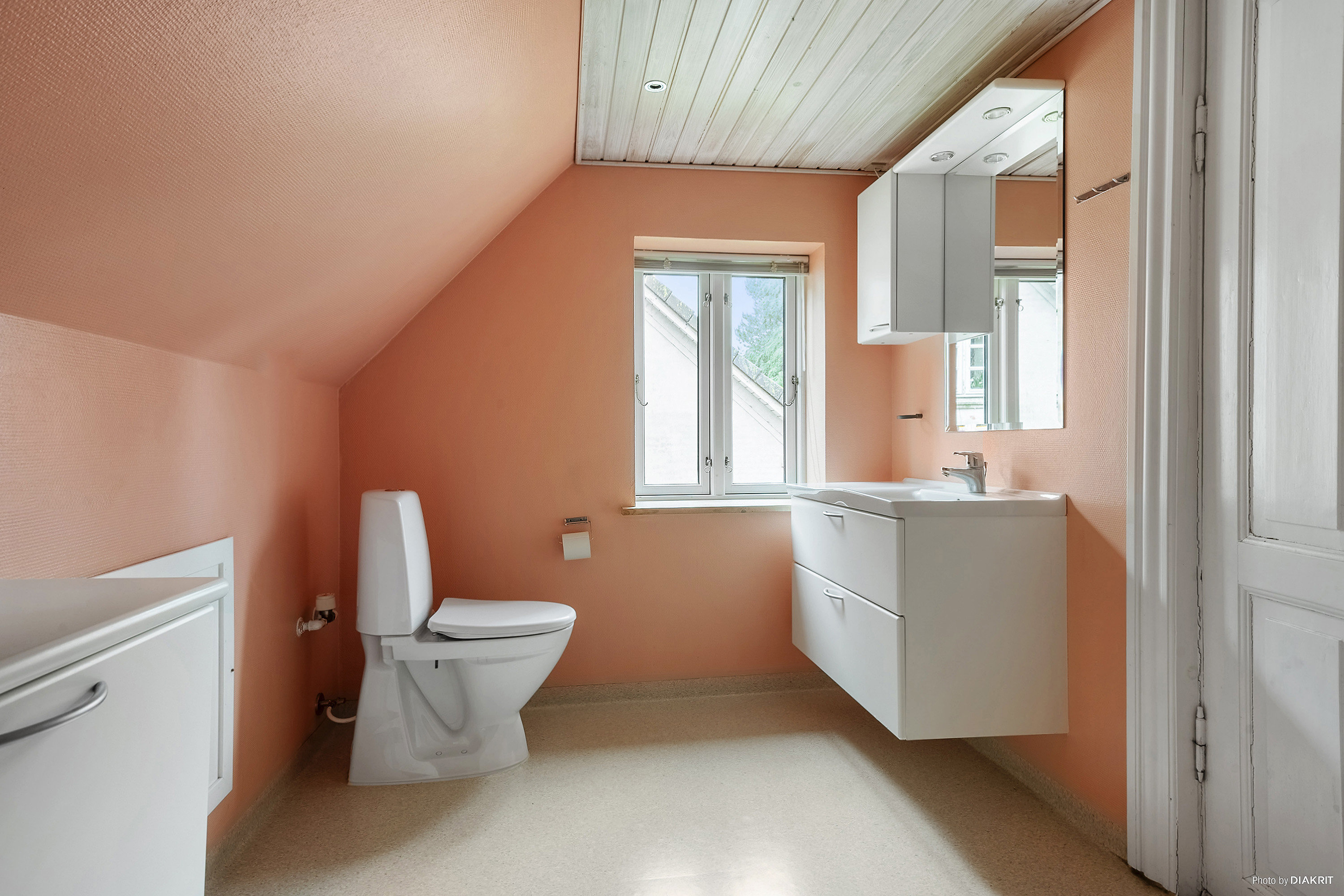 Fremhævet toilet billede i fuldskærmstilstand. Billede af Skovlyvej 3, Fensholt , 8300 Odder