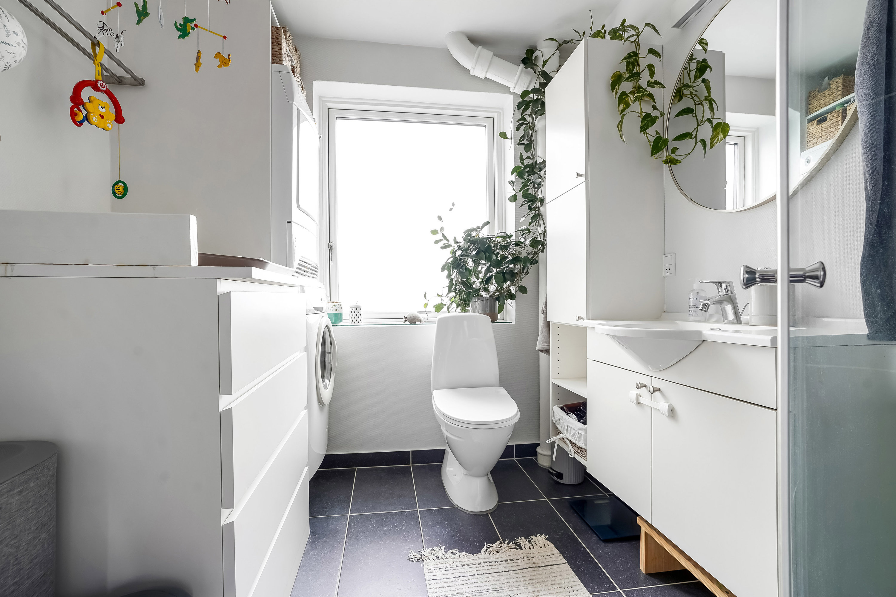 Fremhævet toilet billede i fuldskærmstilstand. Billede af Valdemarsgade 13, 1., 5000 Odense C