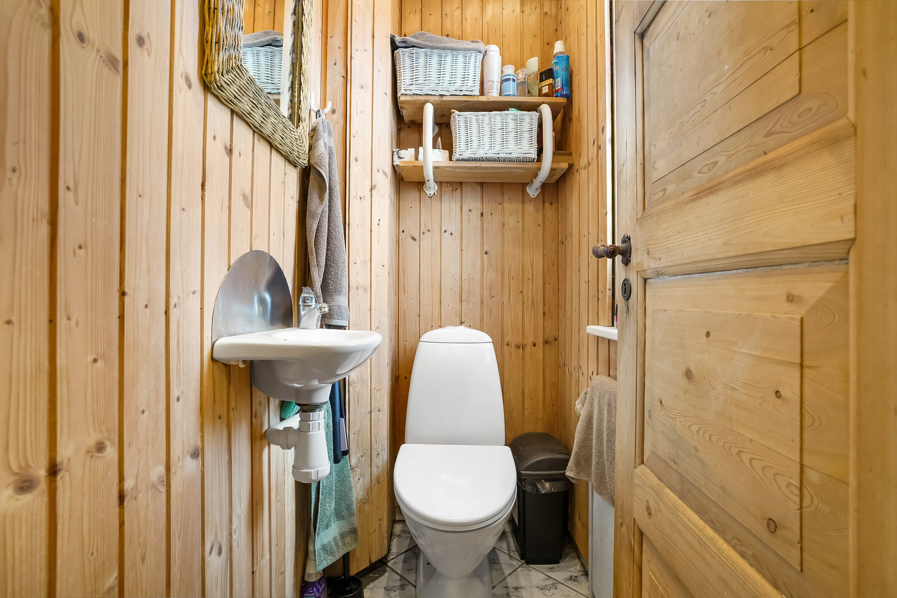 Fremhævet toilet billede i fuldskærmstilstand. Billede af Vibekevej 3, Dyrup, 5250 Odense SV