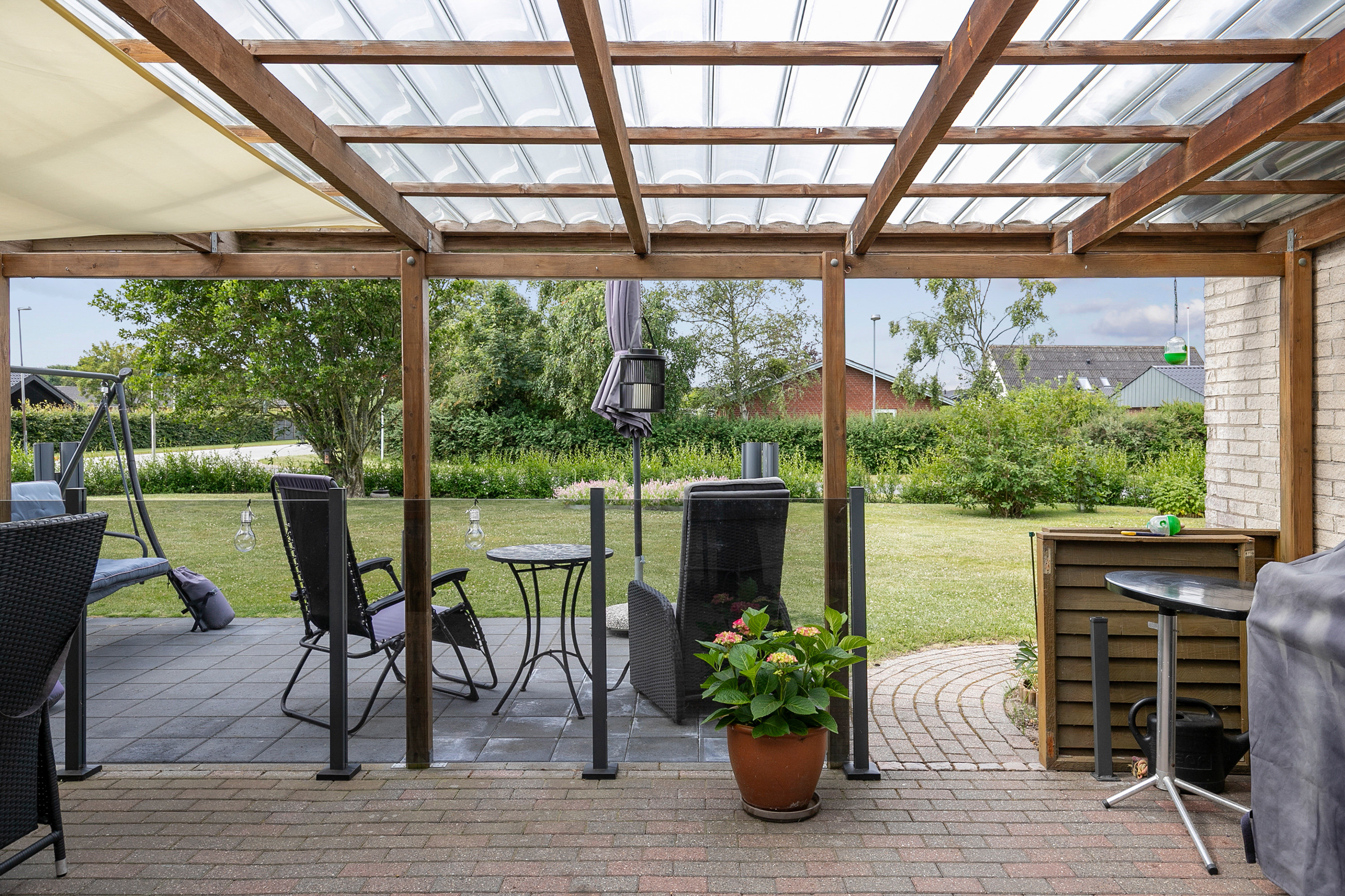 Fremhævet overdækket terrasse billede i fuldskærmstilstand. Billede af Valmuemarken 39, 9690 Fjerritslev