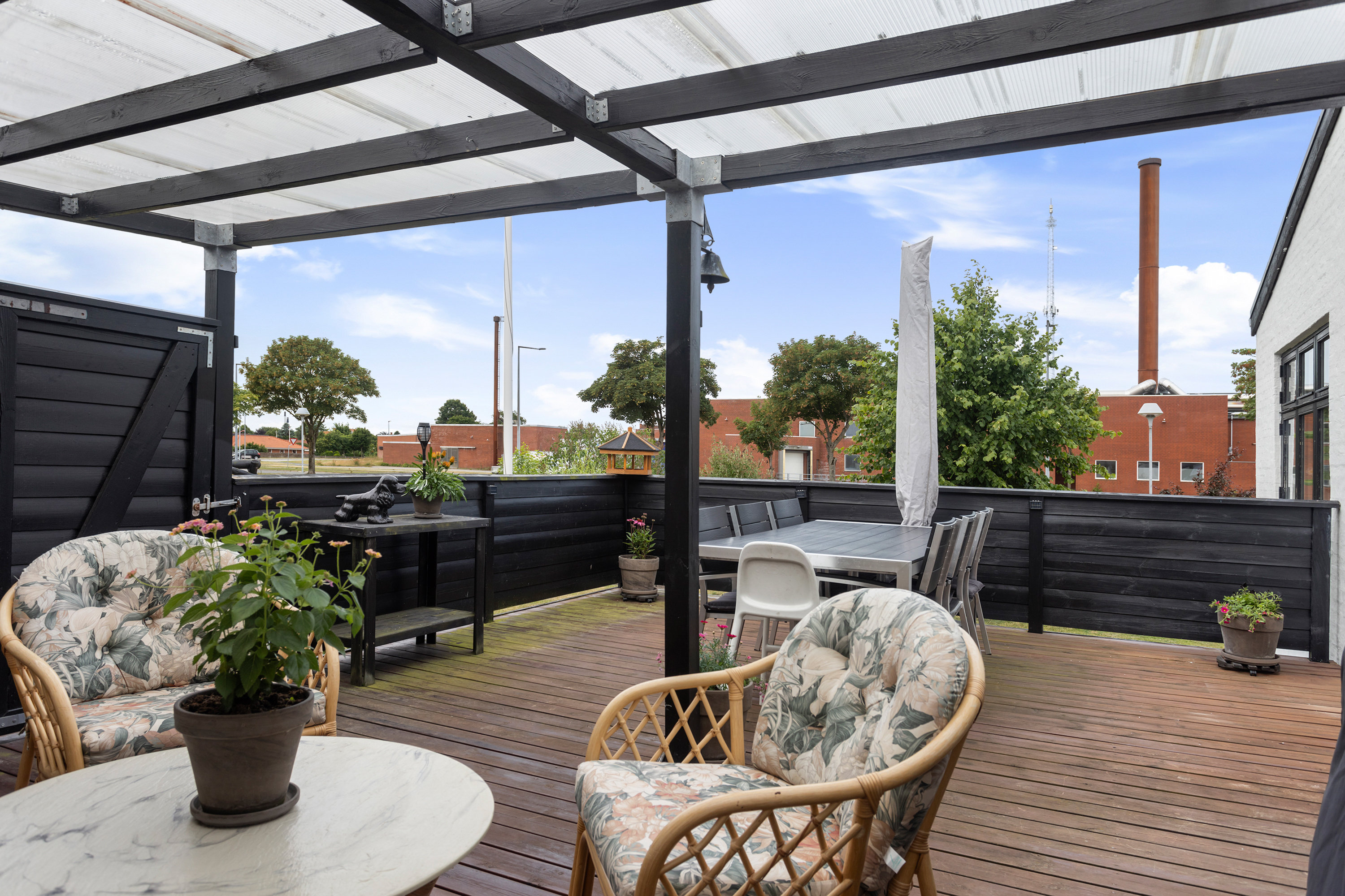 Fremhævet overdækket terrasse billede i fuldskærmstilstand. Billede af Kappelhavevej 13, 9300 Sæby