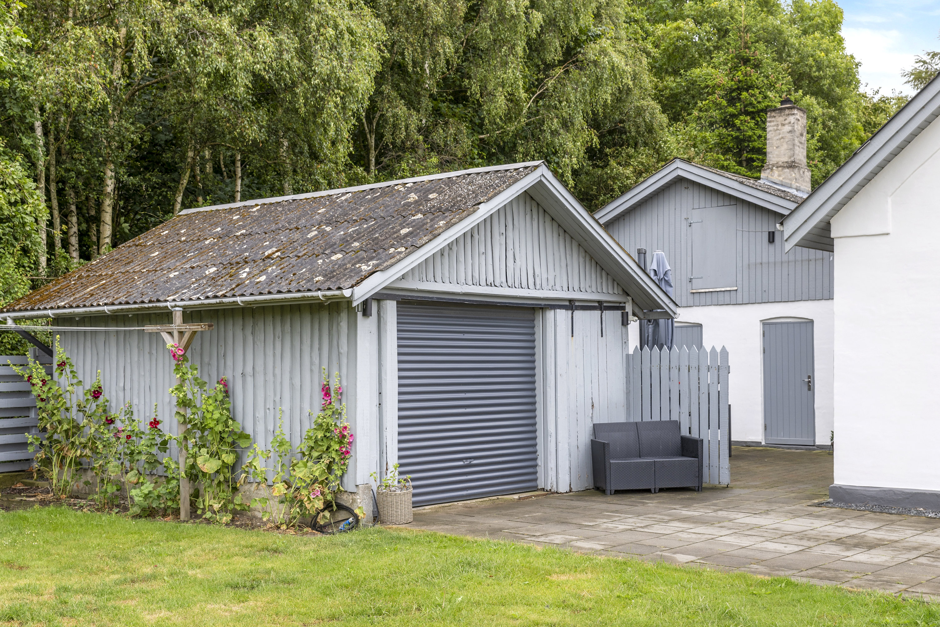 Fremhævet garage billede i fuldskærmstilstand. Billede af Hesselbjergvej 6, 4293 Dianalund