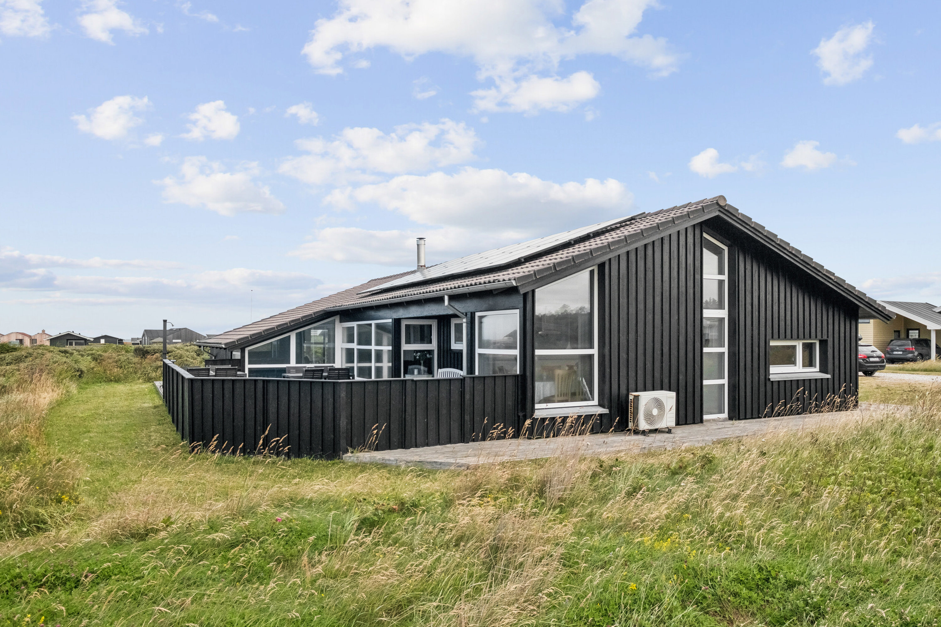 Fremhævet set fra haven billede i fuldskærmstilstand. Billede af Aprilvej 12, Skal Klit, 9800 Hjørring