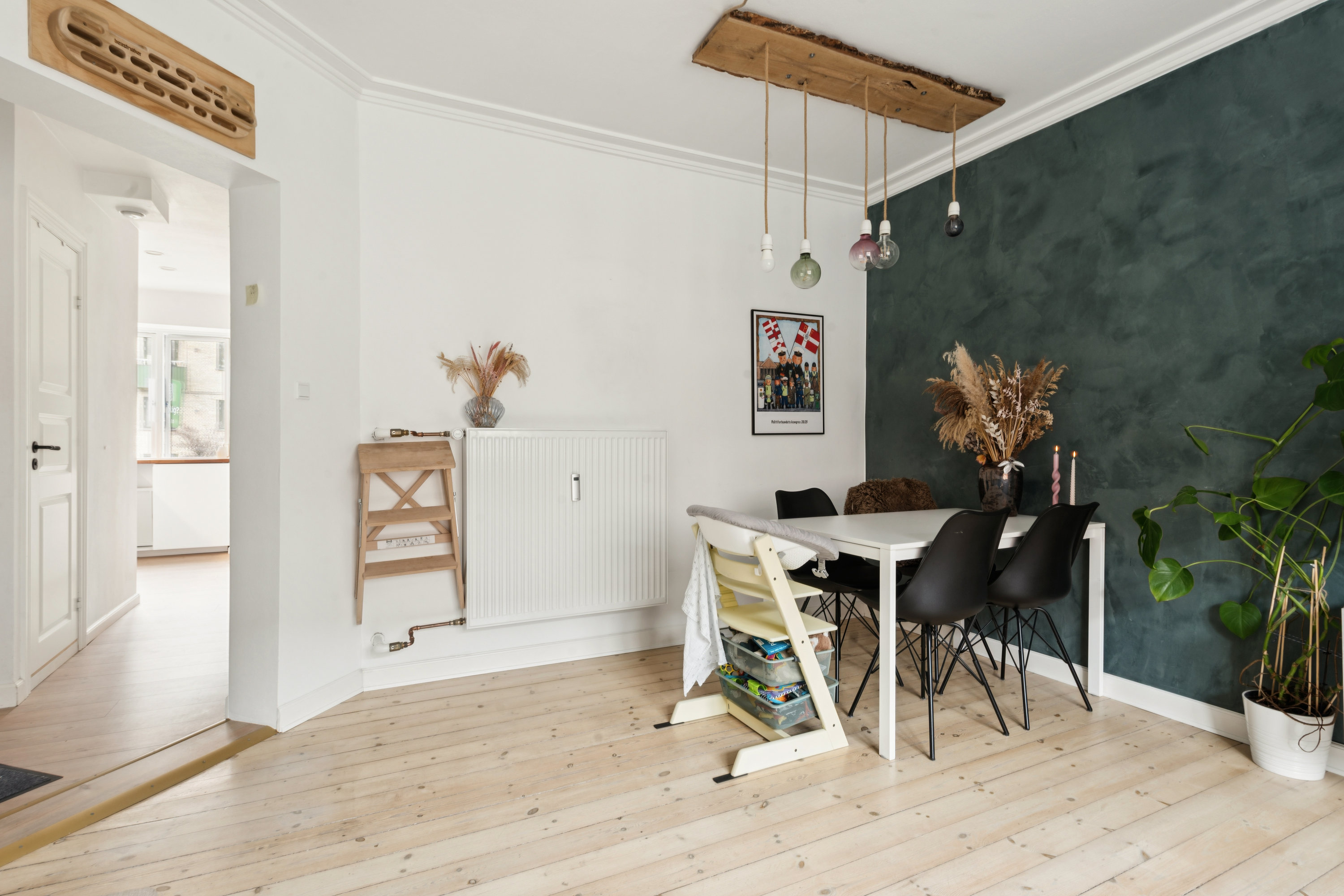 Fremhævet stue billede i fuldskærmstilstand. Billede af Frederikssundsvej 193A, st. th., 2700 Brønshøj