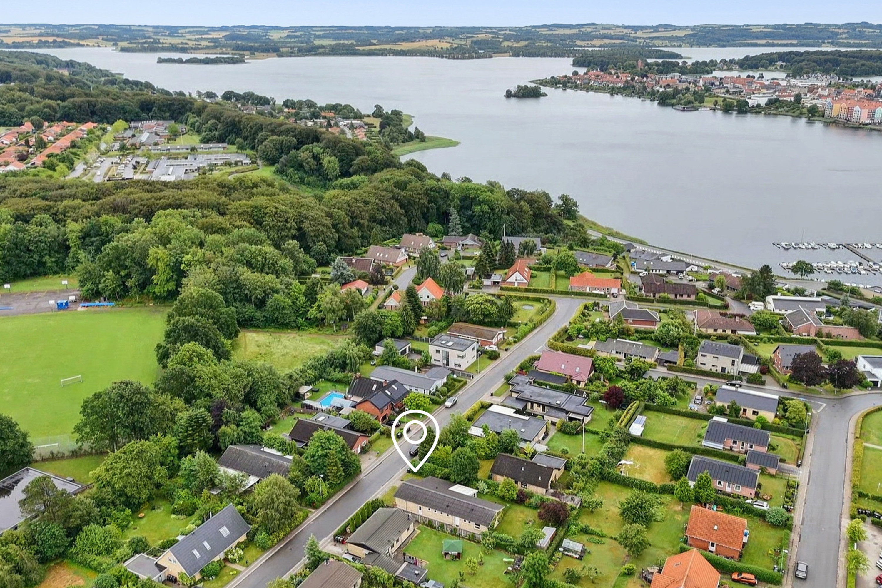 Fremhævet luftfoto billede i fuldskærmstilstand. Billede af Fredensborgvej 9, 8660 Skanderborg