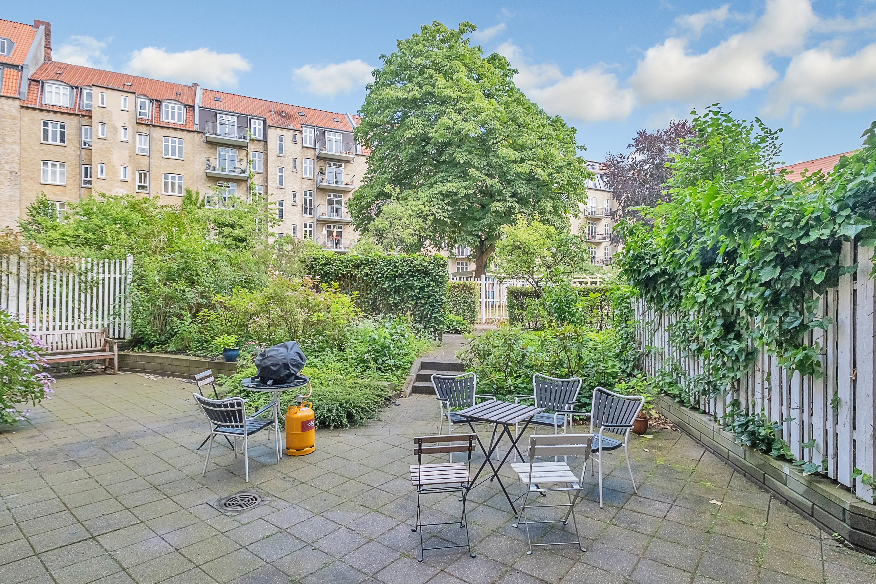 Fremhævet gårdmiljø billede i fuldskærmstilstand. Billede af Dalgas Avenue 17, 4. th., 8000 Aarhus C