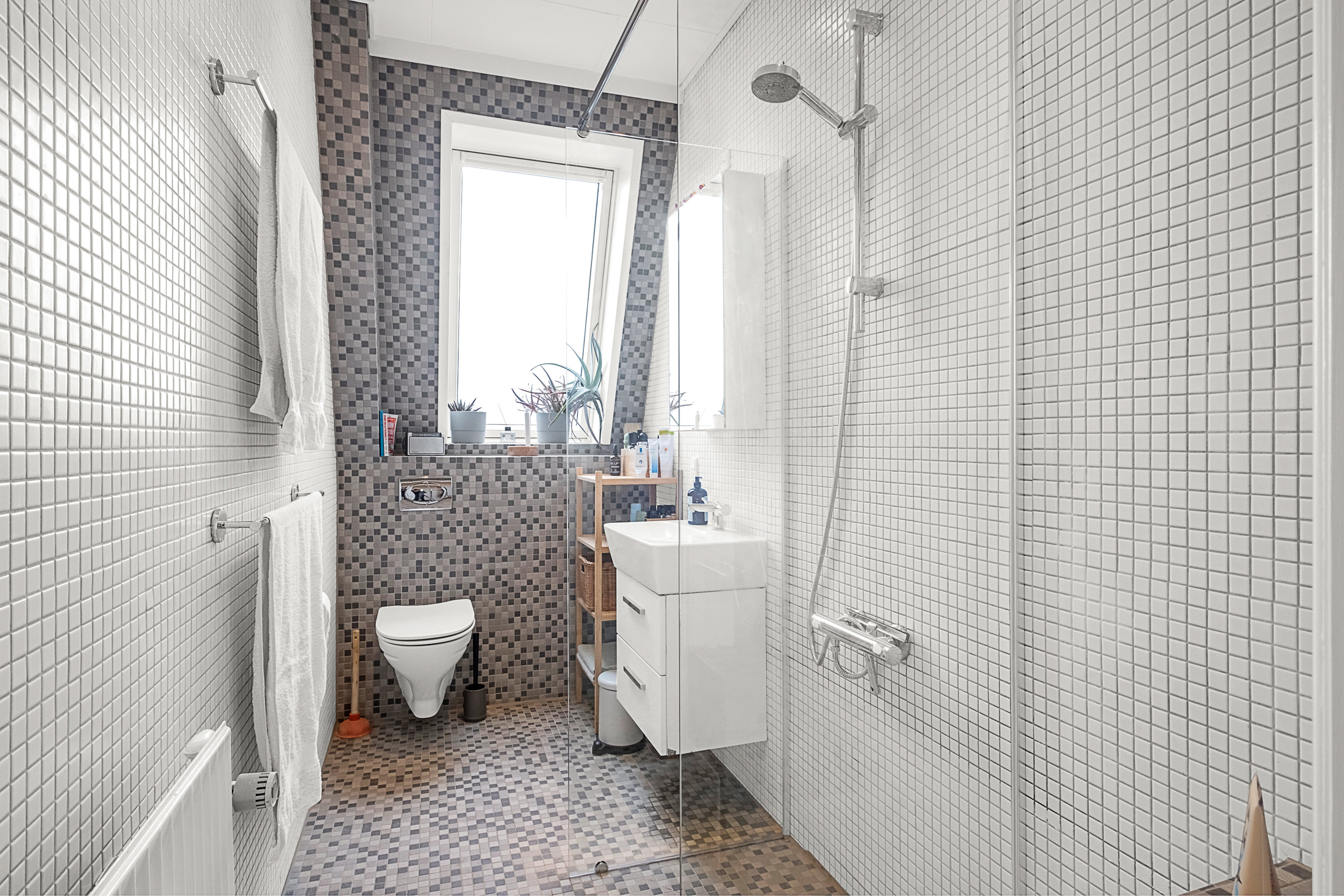 Fremhævet badeværelse billede i fuldskærmstilstand. Billede af Dalgas Avenue 17, 4. th., 8000 Aarhus C