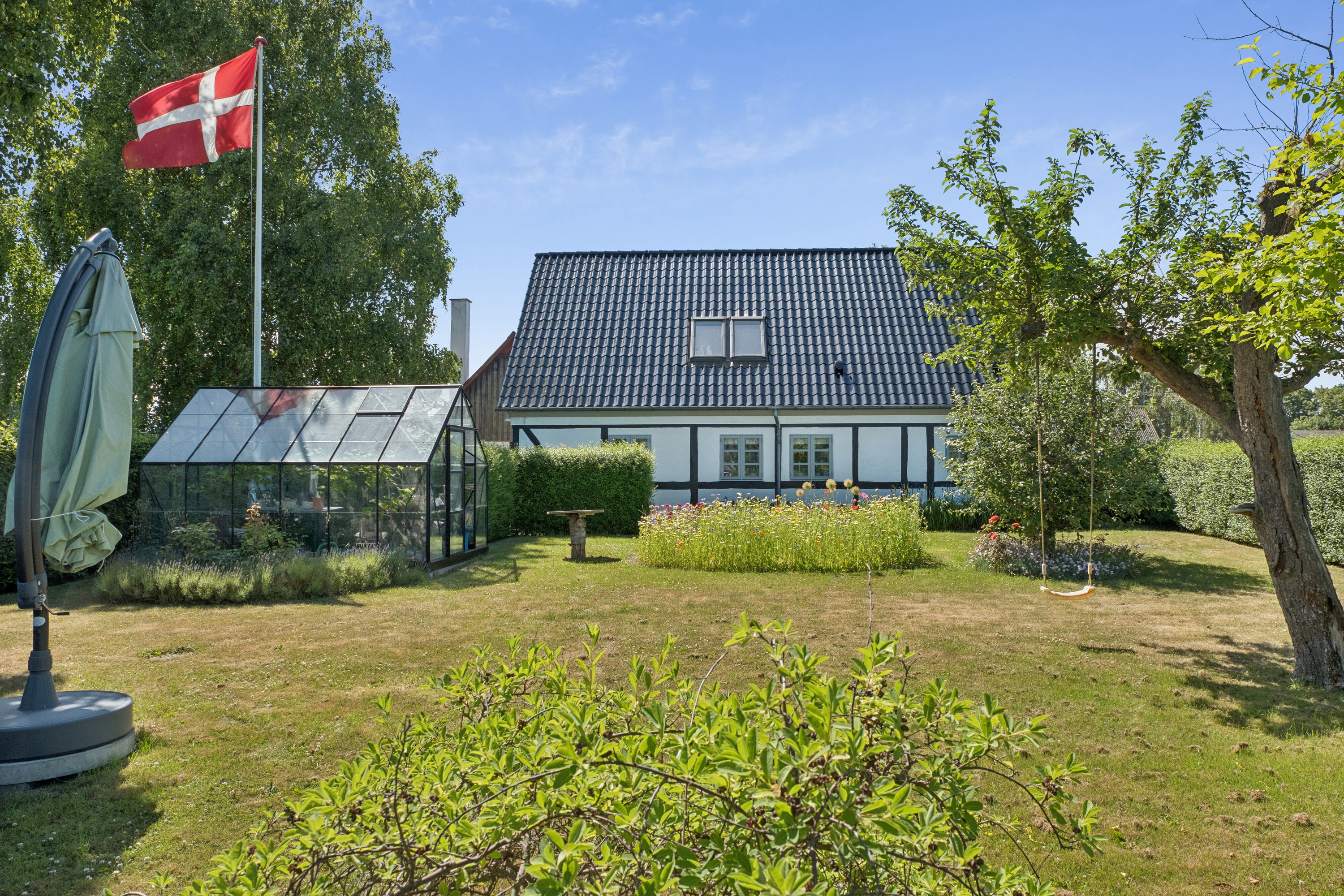 Fremhævet set fra haven billede i fuldskærmstilstand. Billede af Nordhøjvej 48, Smerup, 4653 Karise