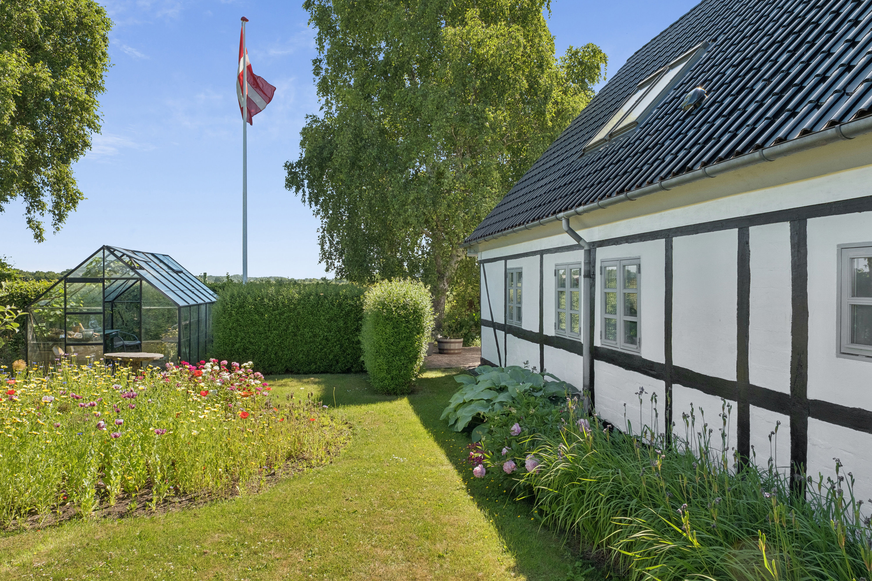 Fremhævet set fra haven billede i fuldskærmstilstand. Billede af Nordhøjvej 48, Smerup, 4653 Karise