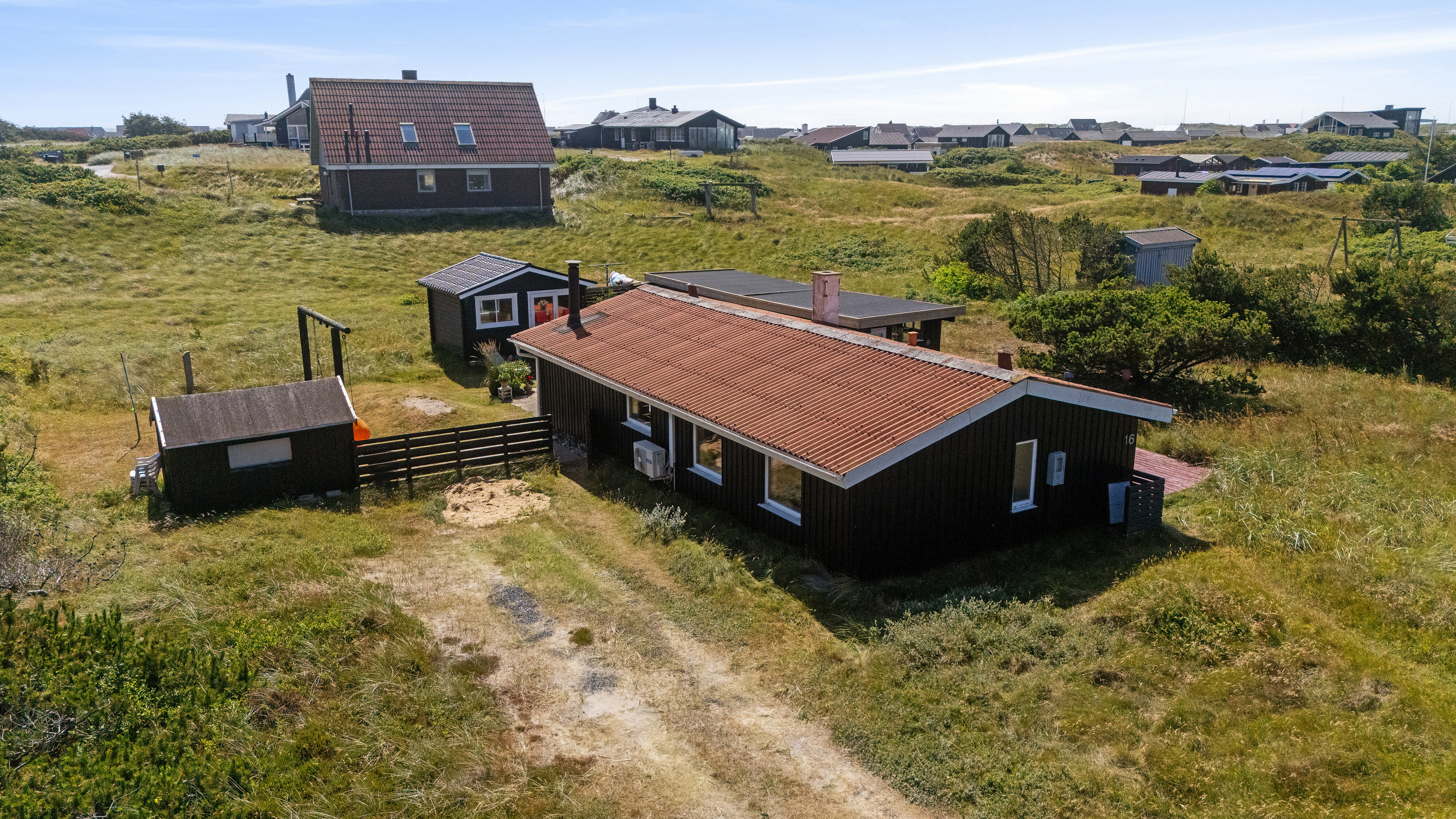 Fremhævet luftfoto billede i fuldskærmstilstand. Billede af Mågevej 16, Agger, 7770 Vestervig