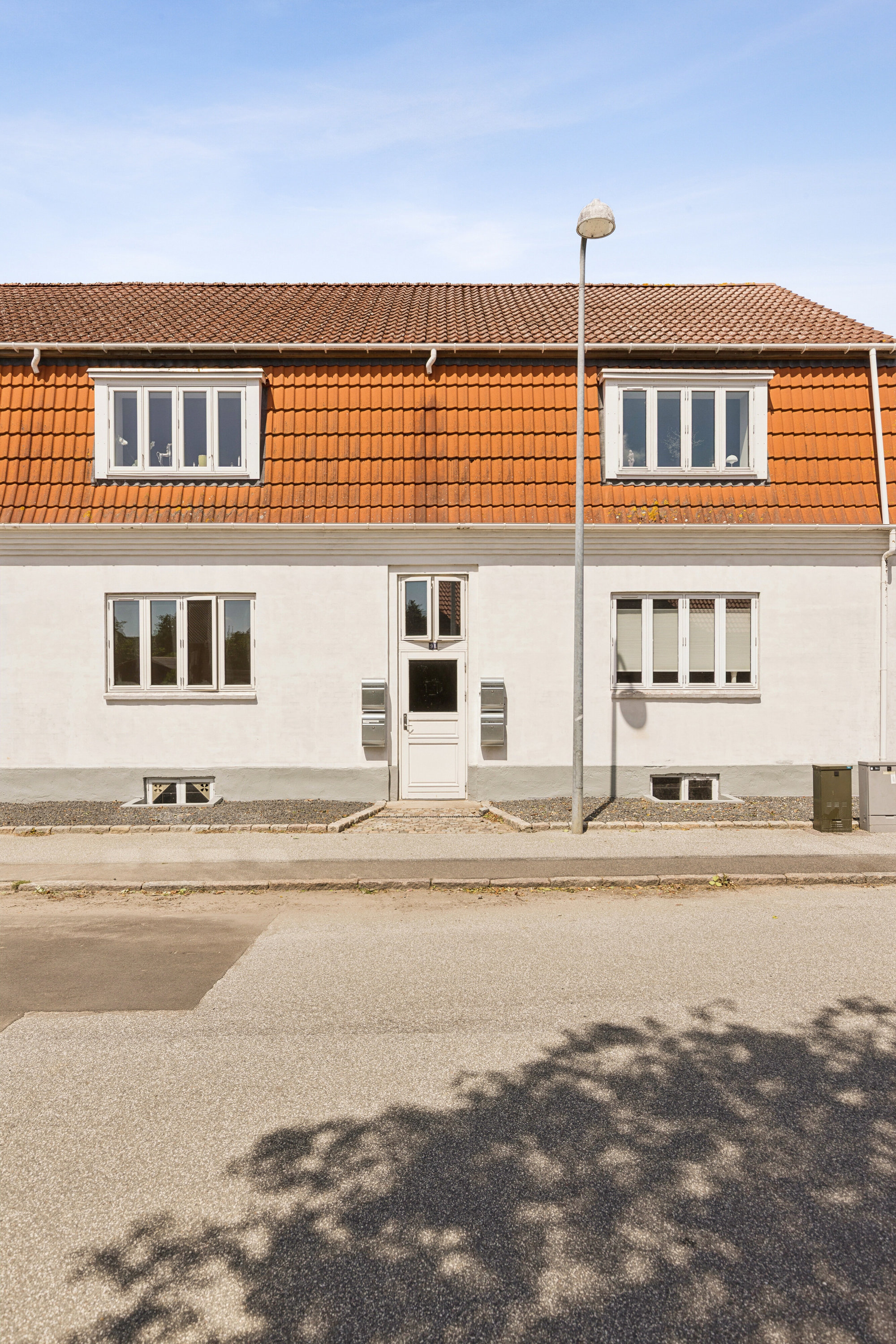 Fremhævet facade billede i fuldskærmstilstand. Billede af Grønlandsvej 9B, st. tv., 4200 Slagelse
