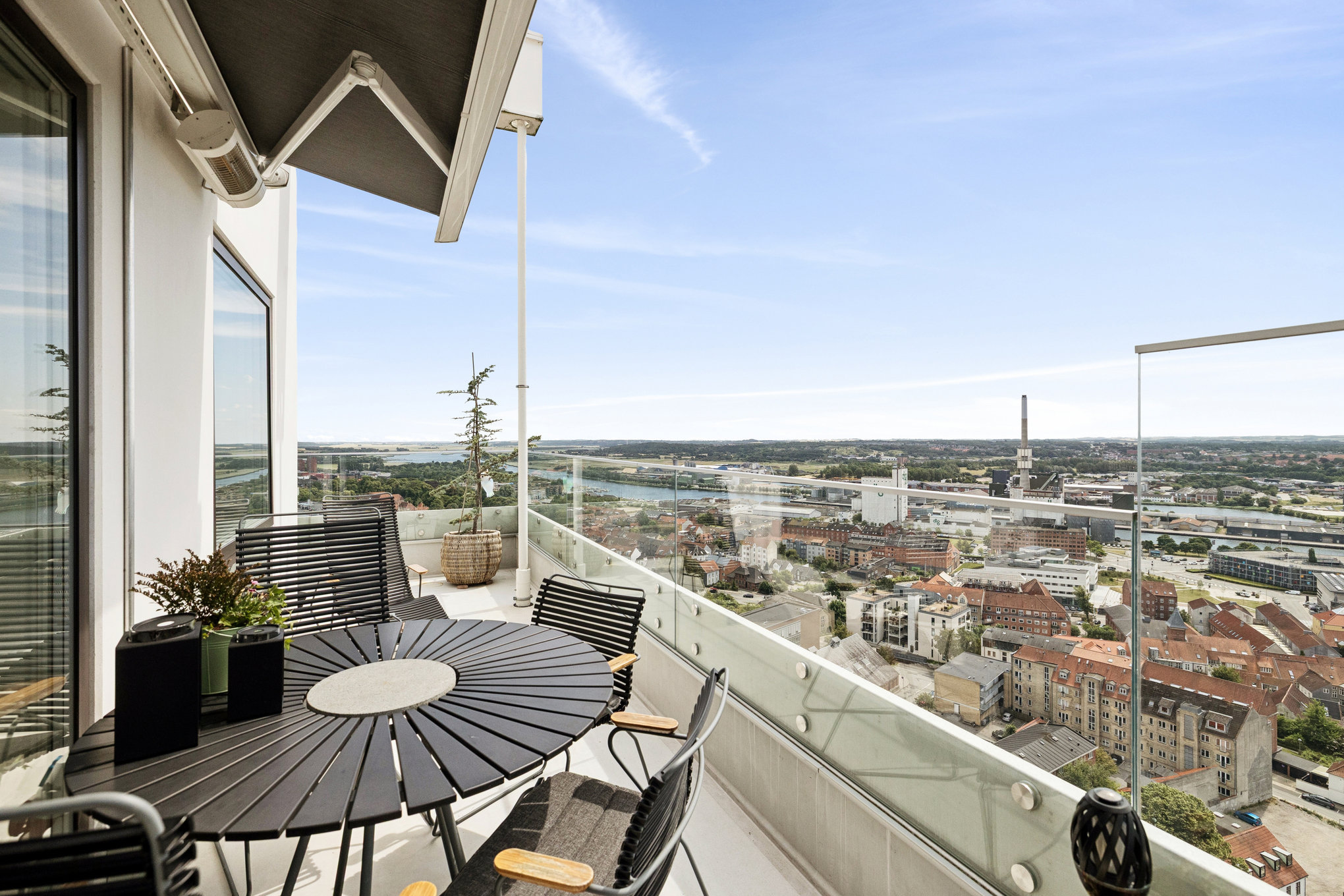 Fremhævet terrasse billede i fuldskærmstilstand. Billede af Thorsgade 35, 19. 90., Randers, 8900 Randers C