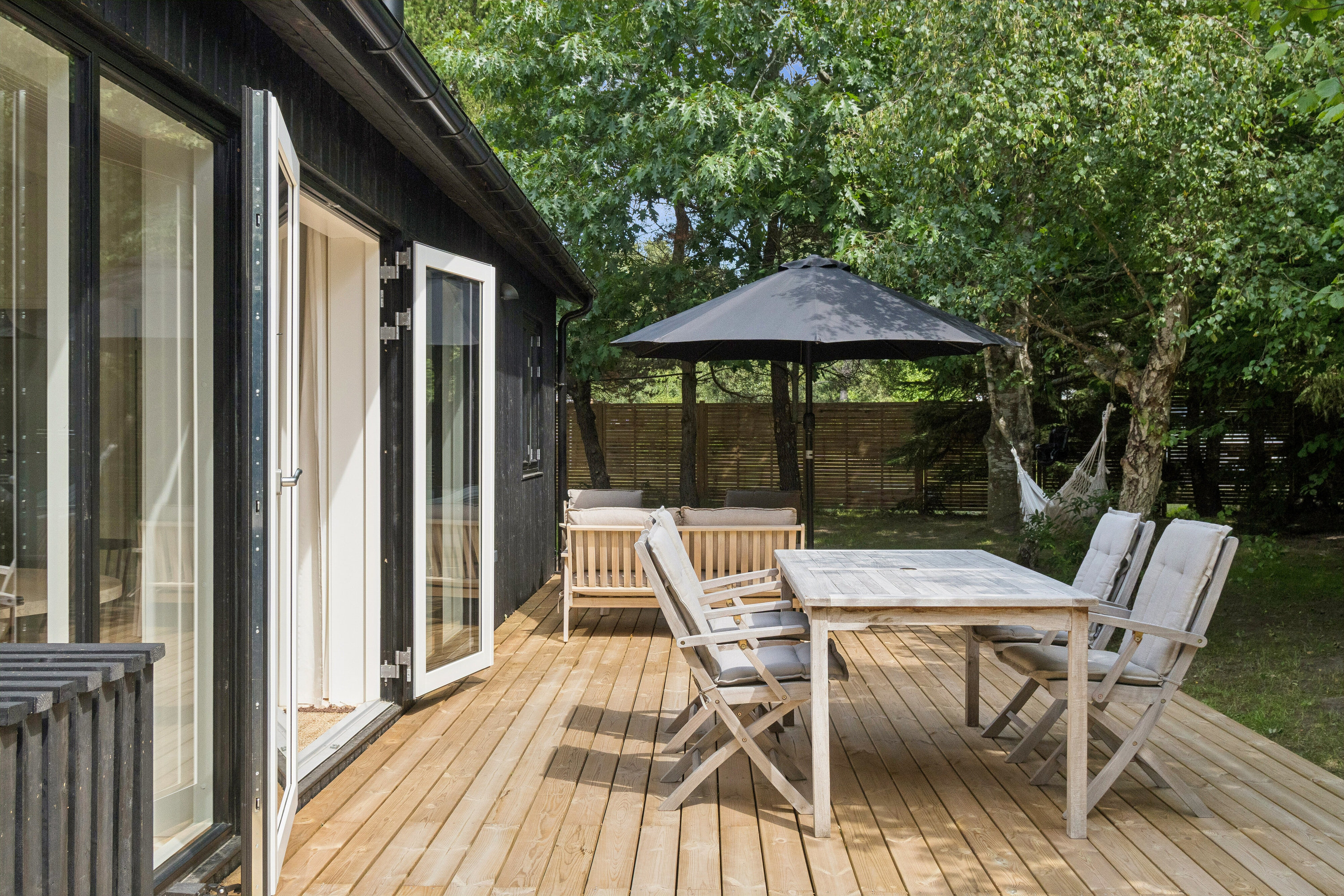 Fremhævet terrasse billede i fuldskærmstilstand. Billede af Gudmindrup Strandvej 44, Gudmindrup Lyng, 4573 Højby