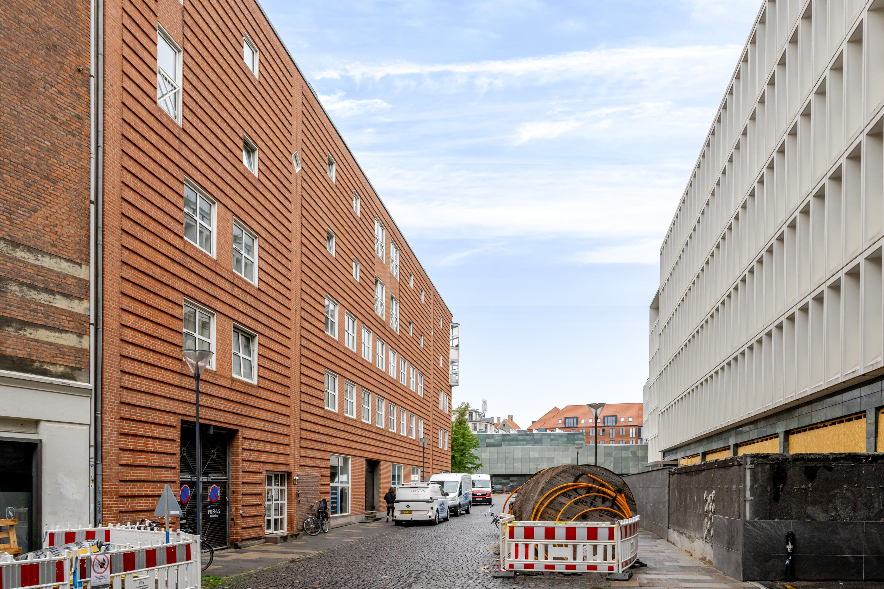 Fremhævet andet billede i fuldskærmstilstand. Billede af Pilestræde 55, 3. th., 1112 København K