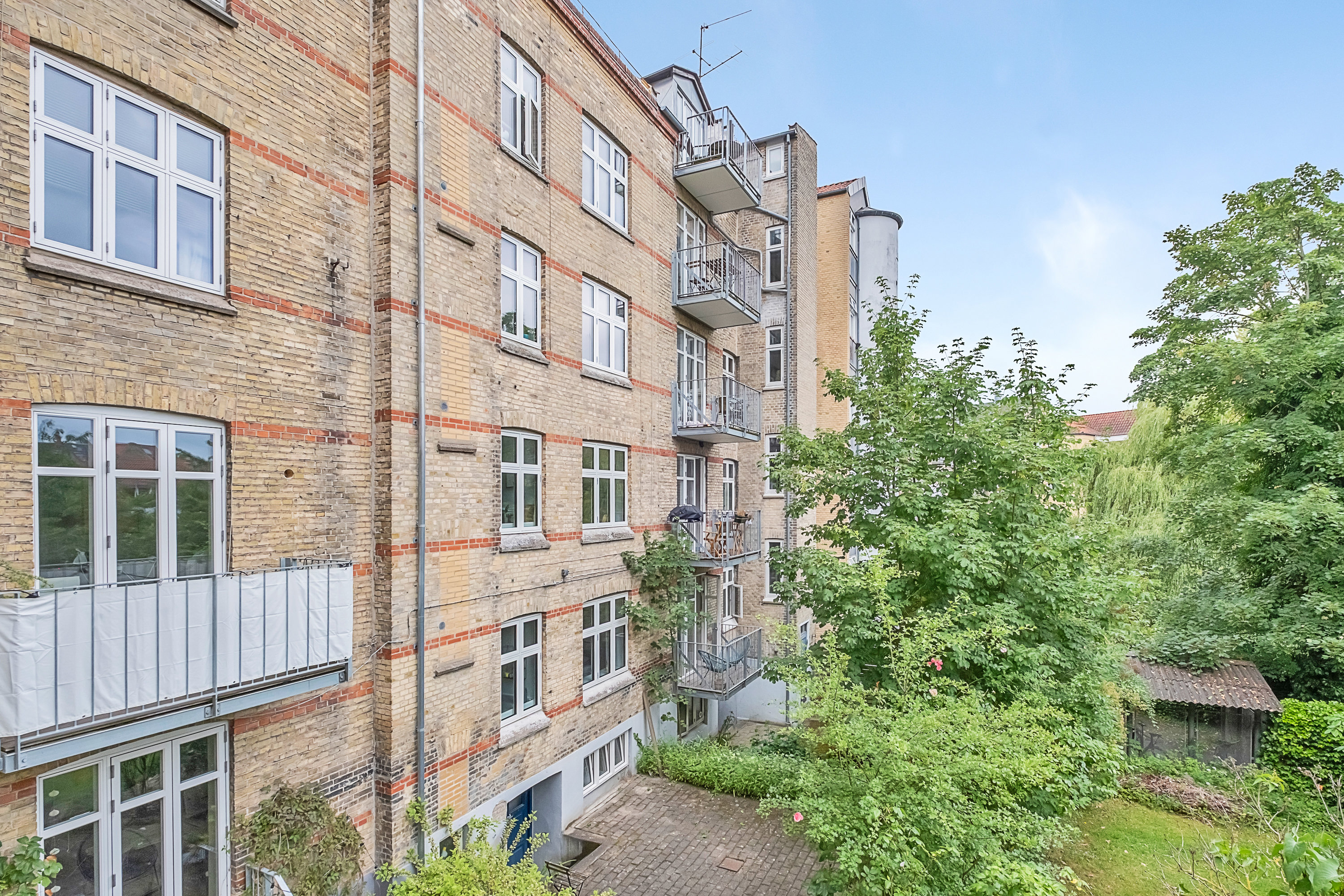 Fremhævet bag facade billede i fuldskærmstilstand. Billede af Ankersgade 13, st., 8000 Aarhus C