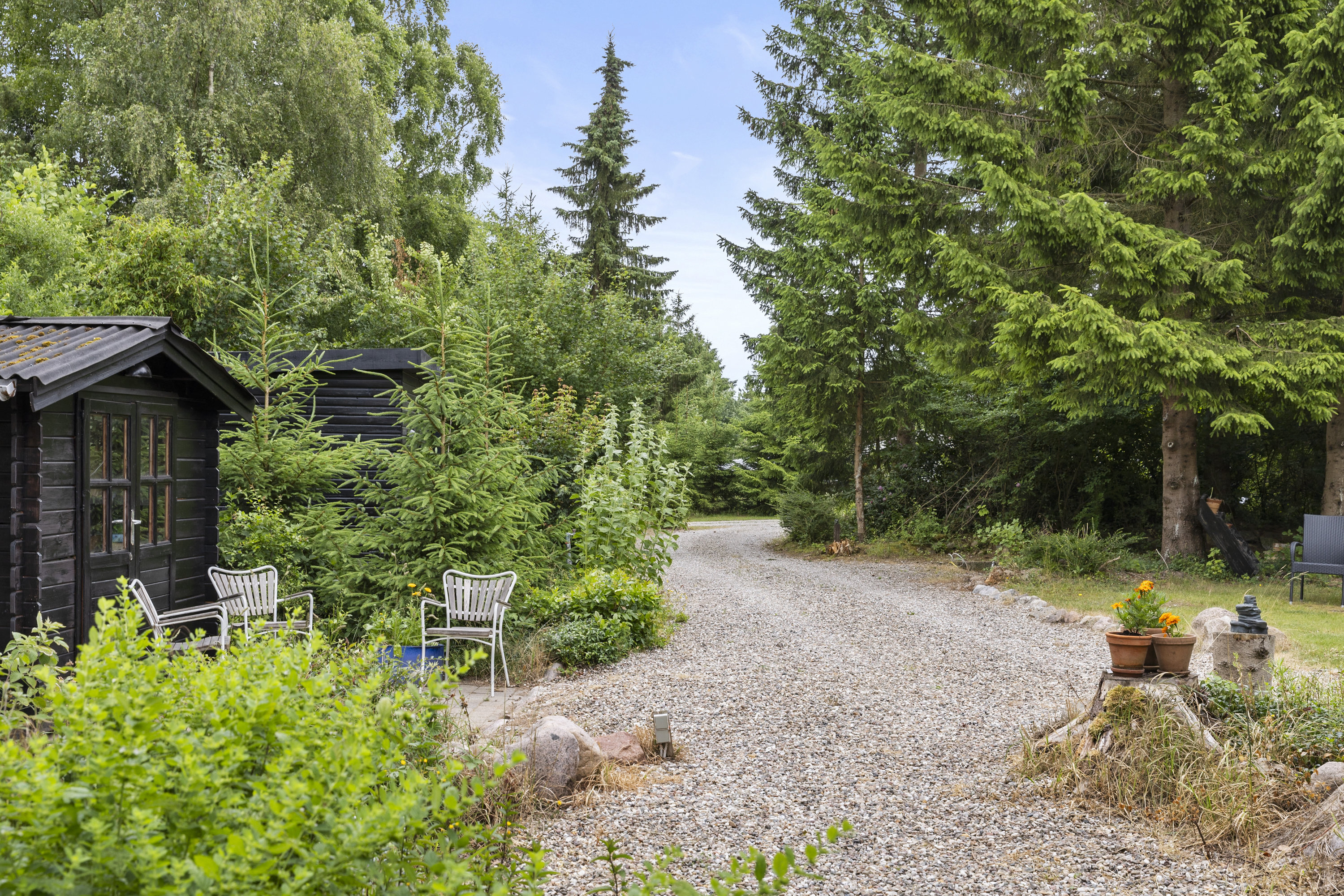 Fremhævet indkørsel billede i fuldskærmstilstand. Billede af Sangdrosselvej 4, Dybendal, 4190 Munke Bjergby