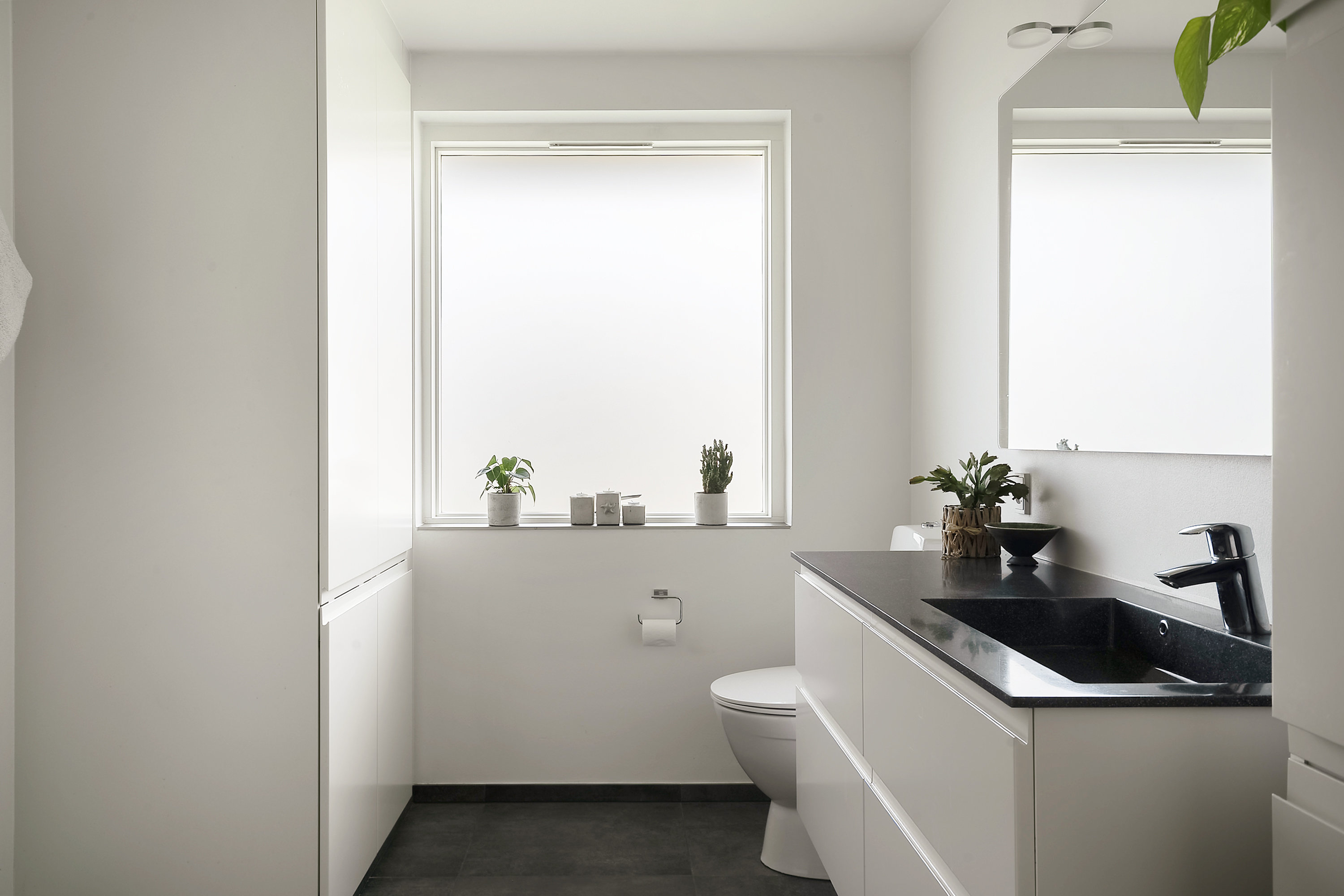 Fremhævet toilet billede i fuldskærmstilstand. Billede af Sarpsborgvej 144, 7600 Struer