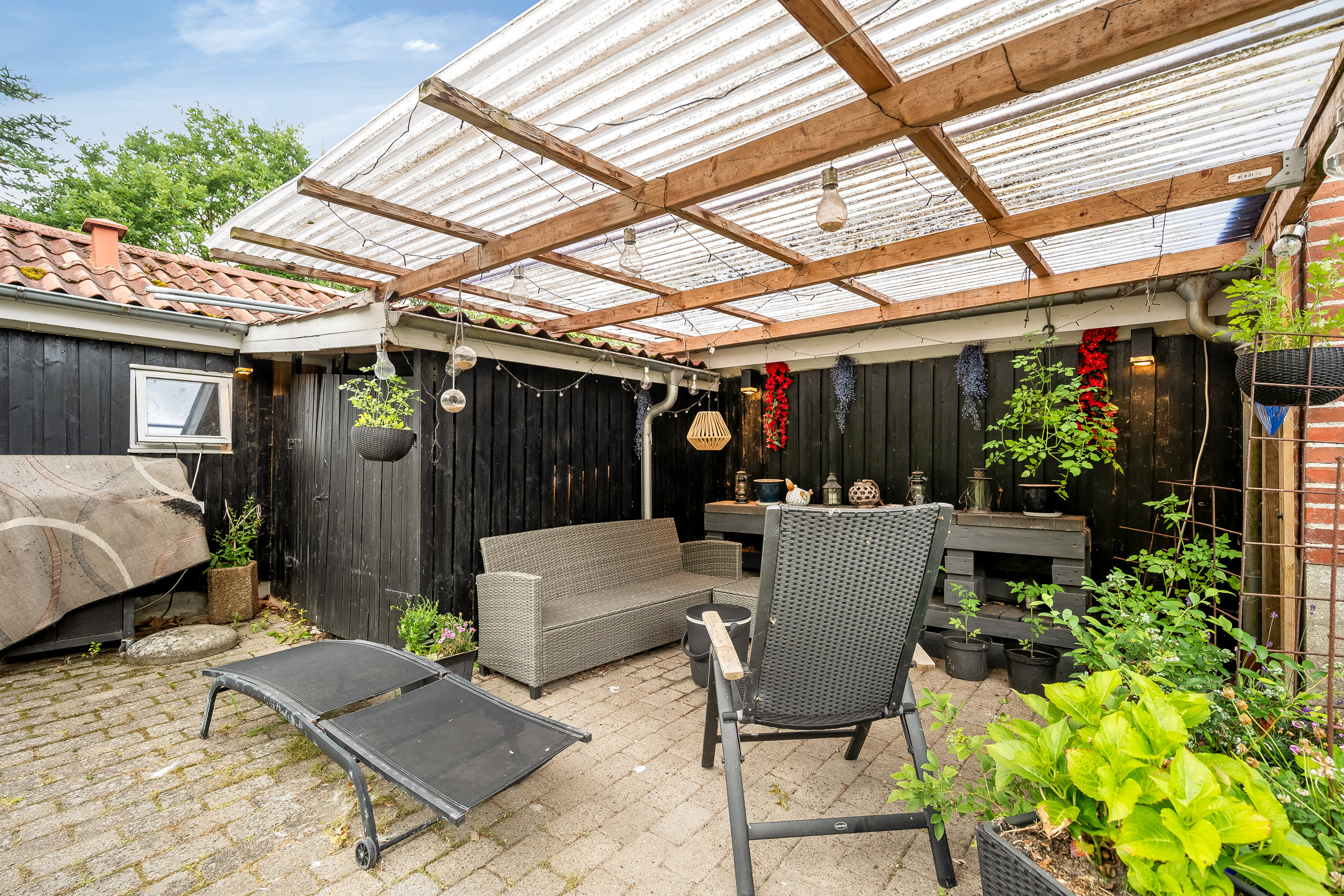 Fremhævet overdækket terrasse billede i fuldskærmstilstand. Billede af Blåkildevej 1, 6880 Tarm