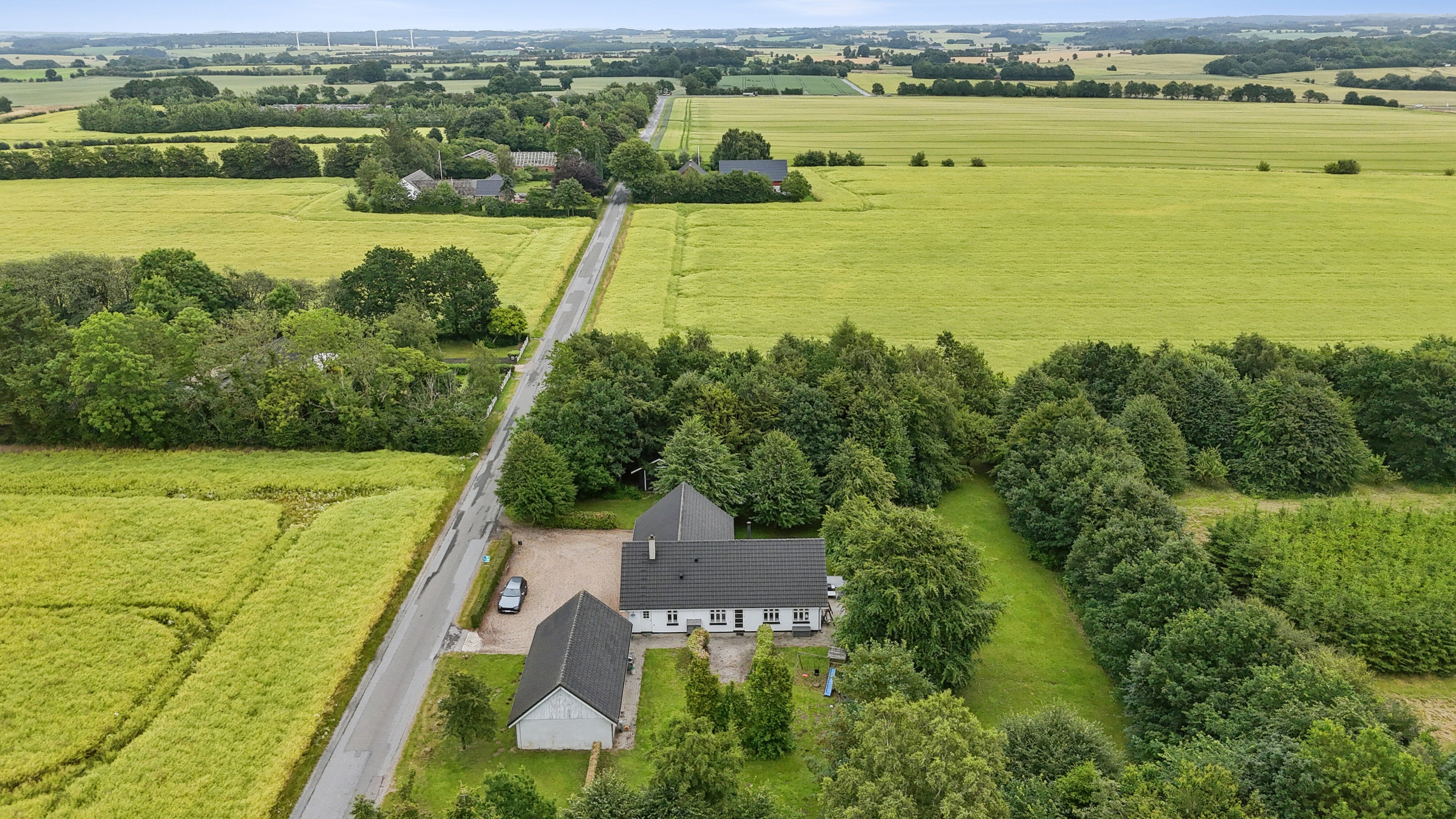 Fremhævet luftfoto billede i fuldskærmstilstand. Billede af Duelundvej 3, 8620 Kjellerup