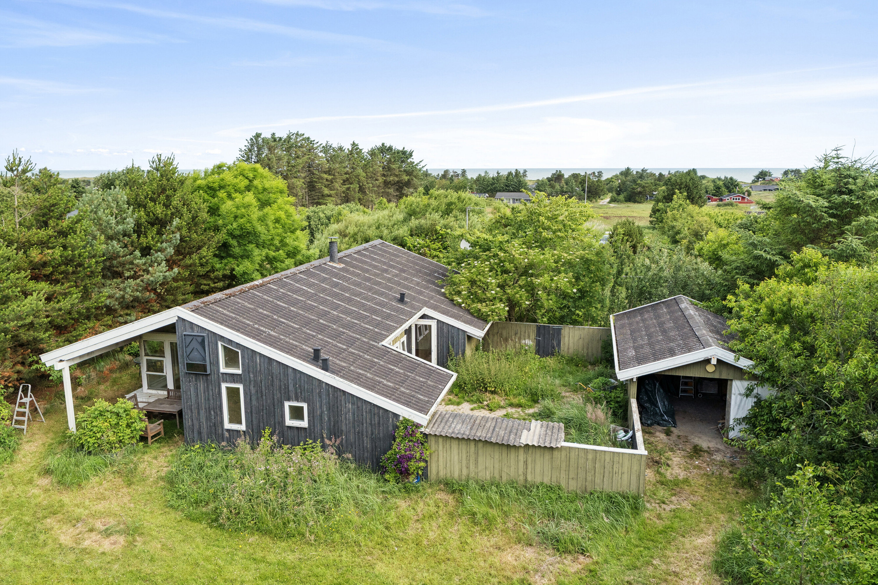 Fremhævet set fra haven billede i fuldskærmstilstand. Billede af Klitmarken 8, Kjul, 9850 Hirtshals