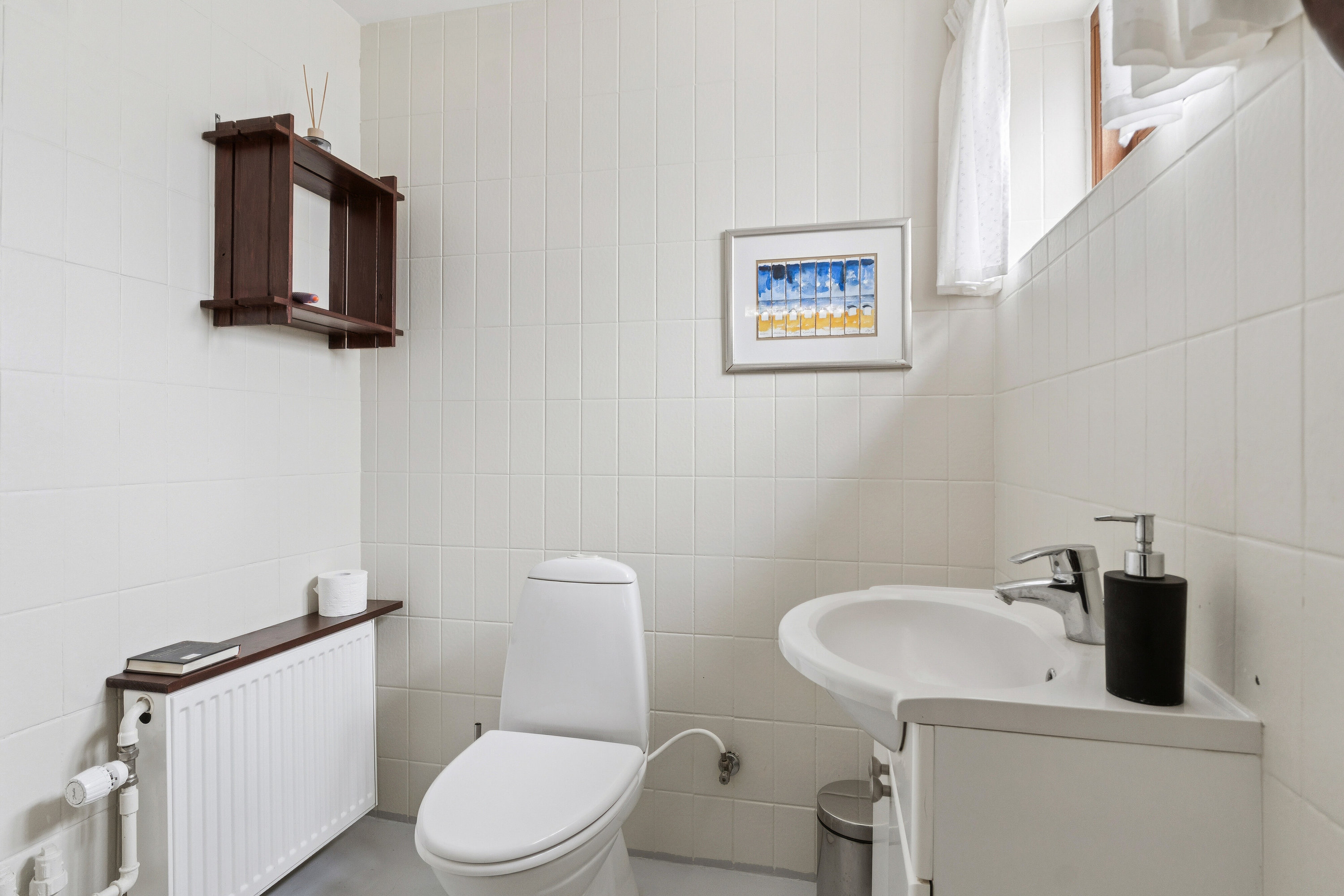 Fremhævet toilet billede i fuldskærmstilstand. Billede af Nørrebro 31, 9881 Bindslev
