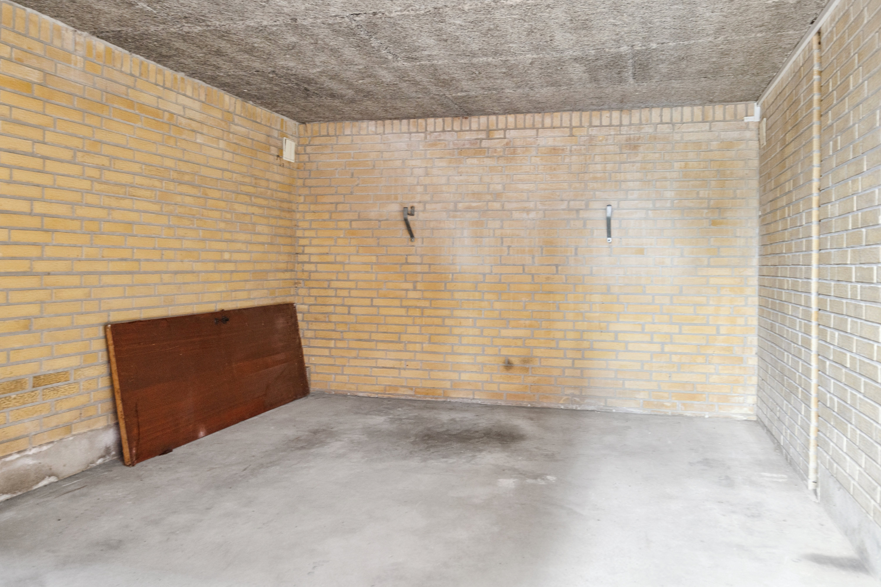 Fremhævet garage billede i fuldskærmstilstand. Billede af Vodskov Kirkevej 63, 9310 Vodskov