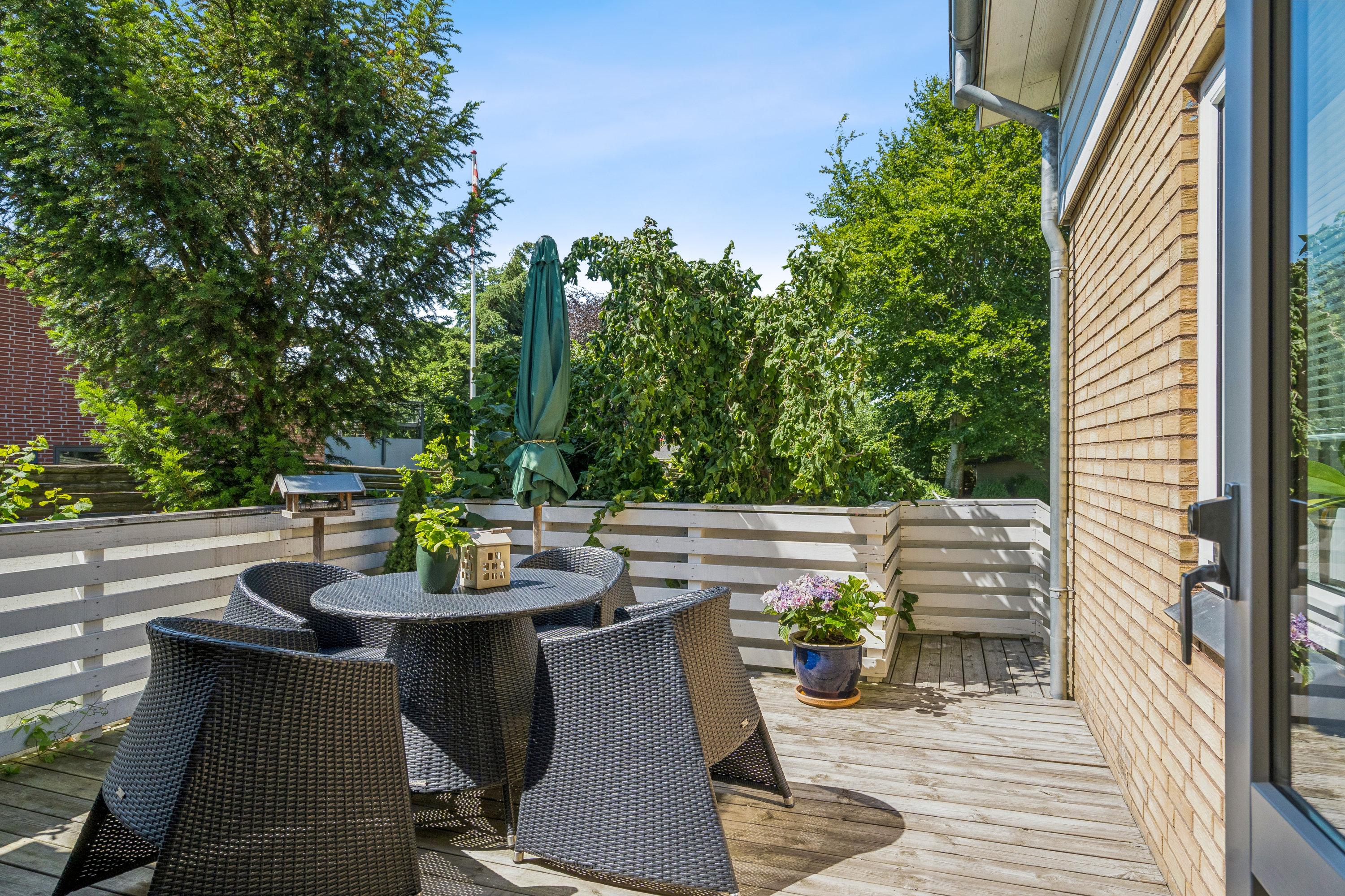 Fremhævet terrasse billede i fuldskærmstilstand. Billede af Vennelystvej 5, 8960 Randers SØ
