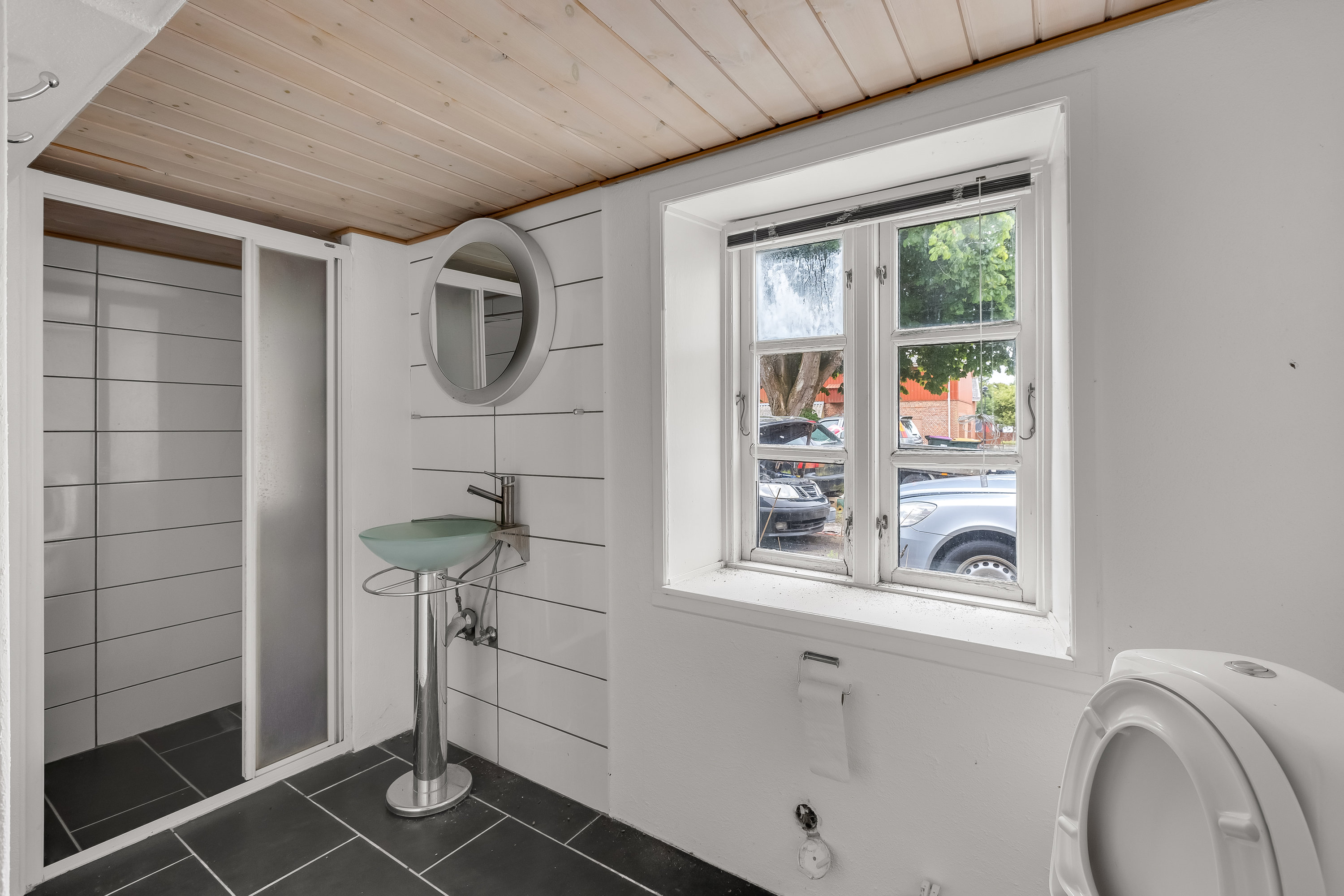 Fremhævet toilet billede i fuldskærmstilstand. Billede af Storegade 7, 6280 Højer