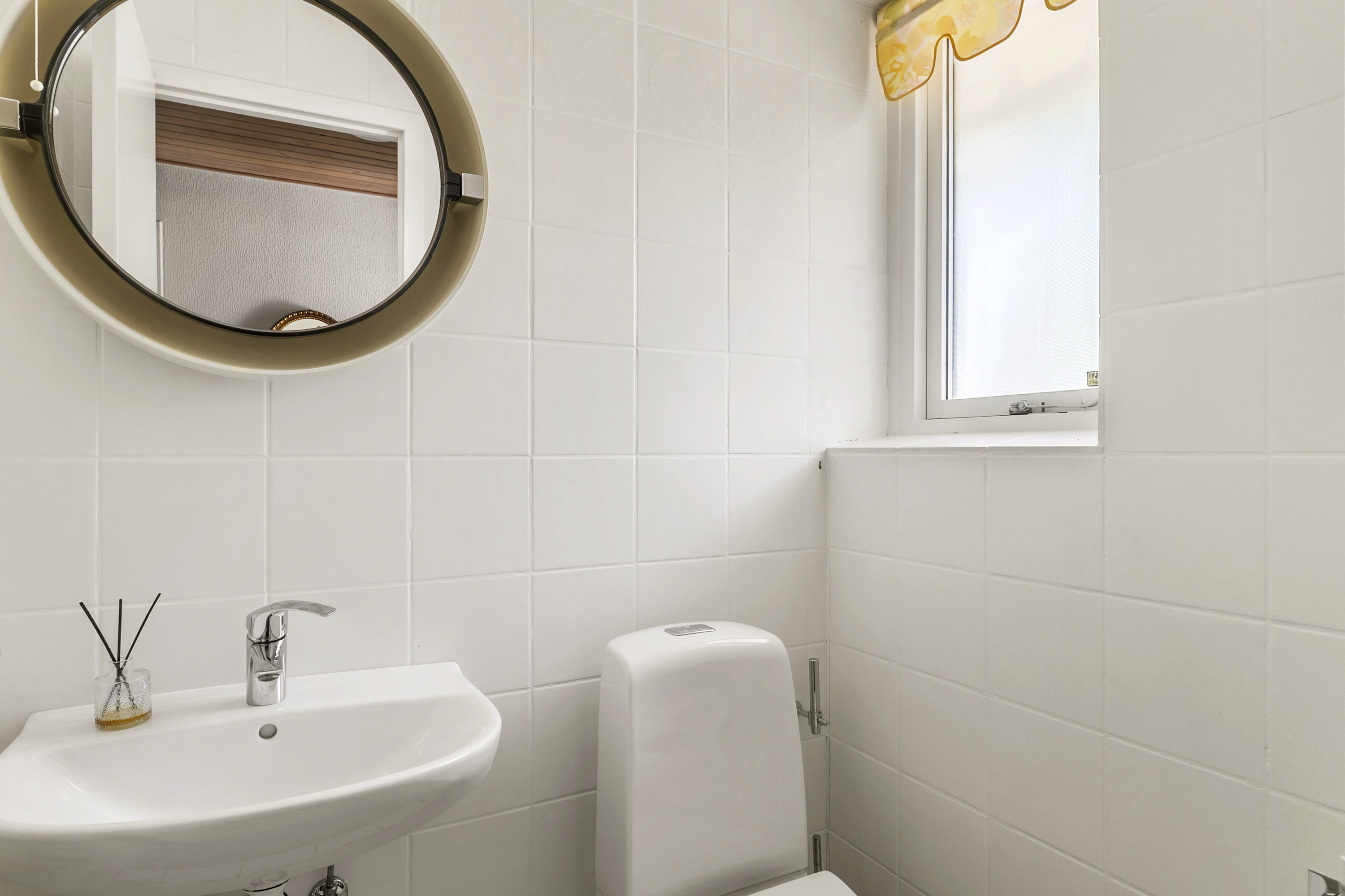 Fremhævet toilet billede i fuldskærmstilstand. Billede af Stærmosegårdsvej 21, 5230 Odense M