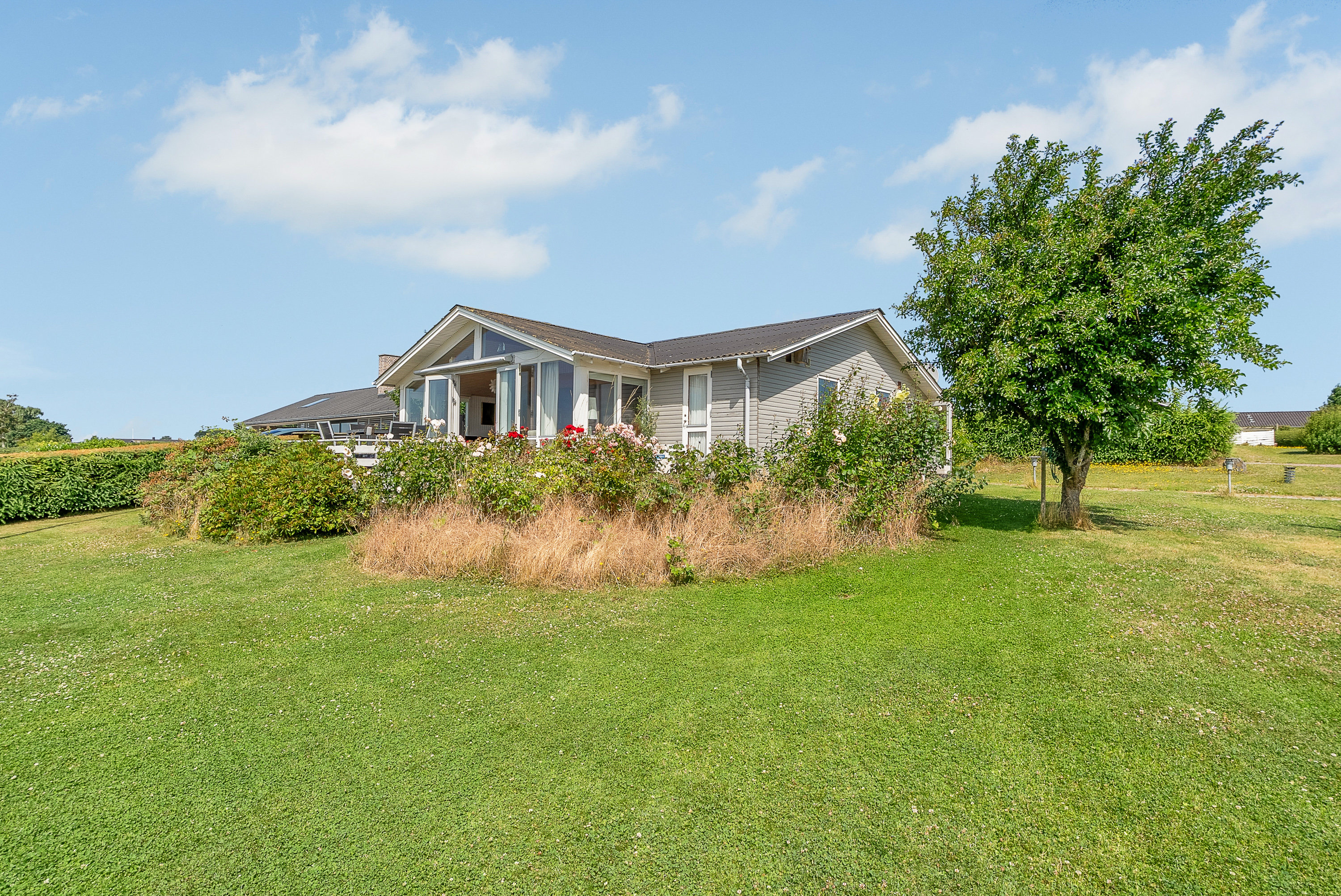 Fremhævet facade billede i fuldskærmstilstand. Billede af Bjørnøvænget 1, Horne, 5600 Faaborg