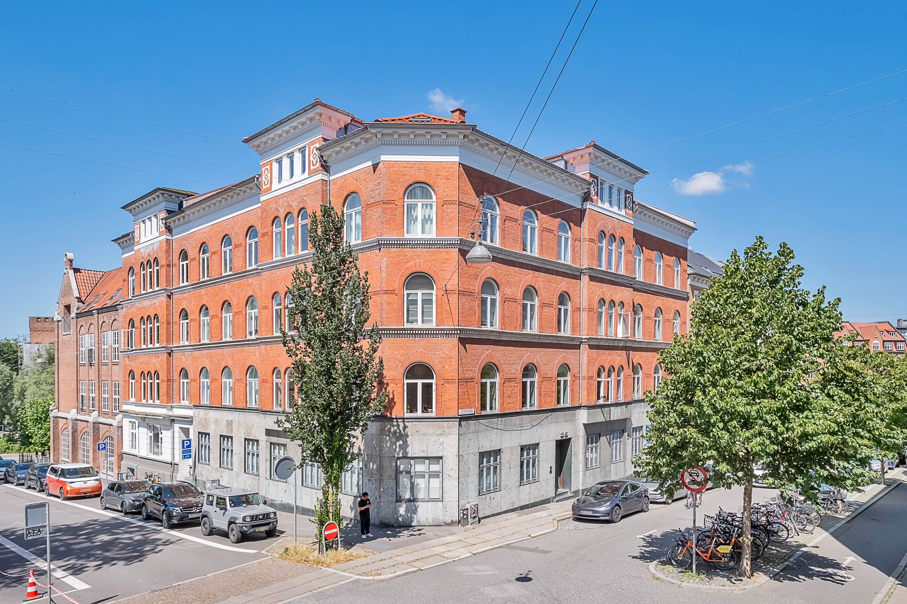 Fremhævet facade billede i fuldskærmstilstand. Billede af Christiansgade 25, 1. tv., 8000 Aarhus C