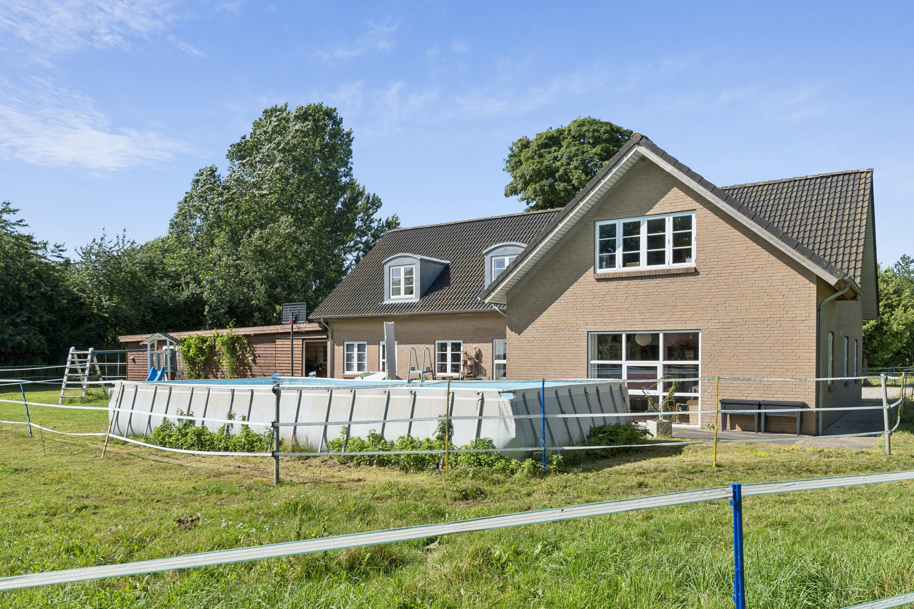 Fremhævet set fra haven billede i fuldskærmstilstand. Billede af Vestergade 49, Frøslev, 6330 Padborg