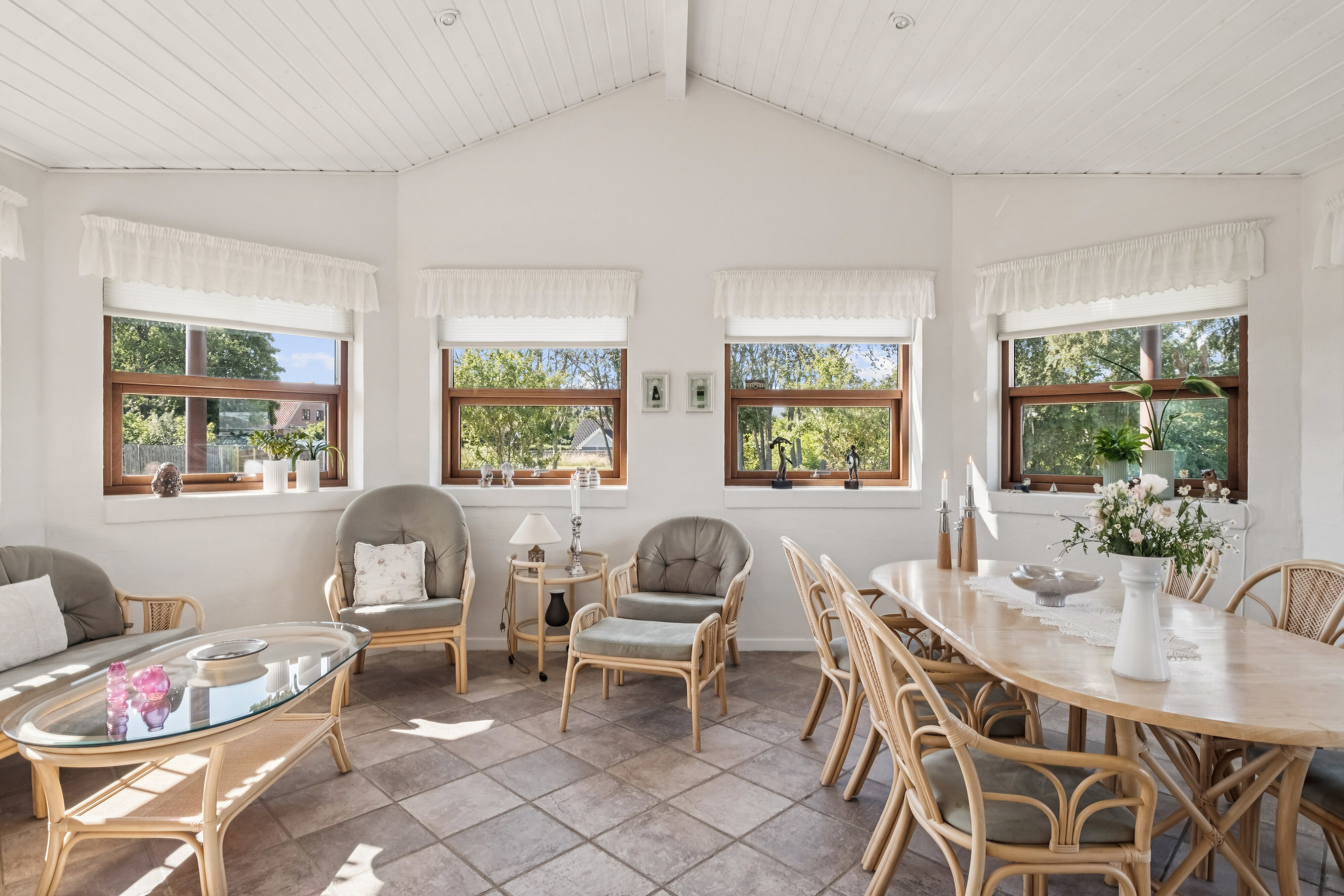 Fremhævet stue billede i fuldskærmstilstand. Billede af Gærdevænget 1, Bjergby, 9800 Hjørring