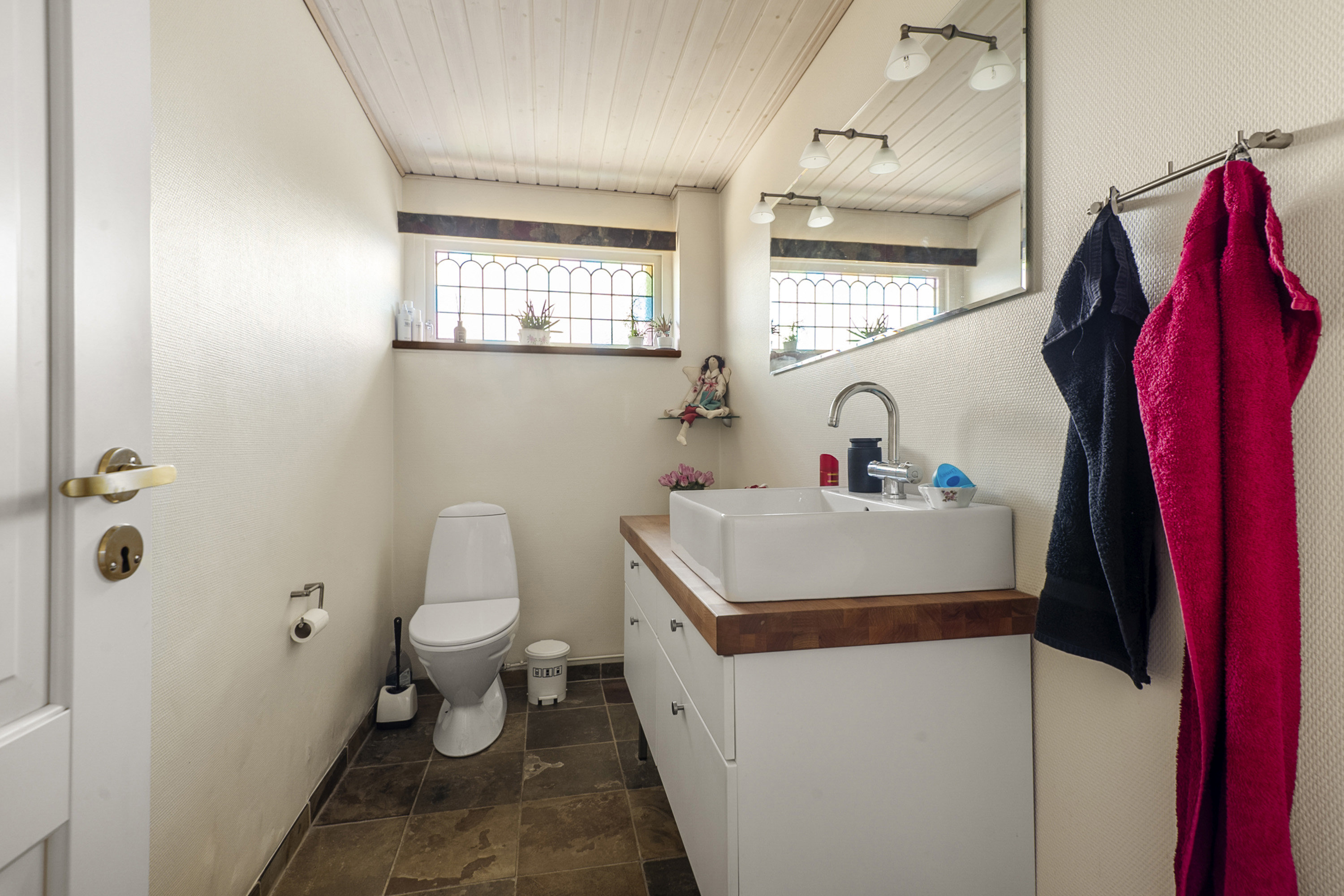 Fremhævet toilet billede i fuldskærmstilstand. Billede af Bruskvej 7, Sanddal, 7000 Fredericia